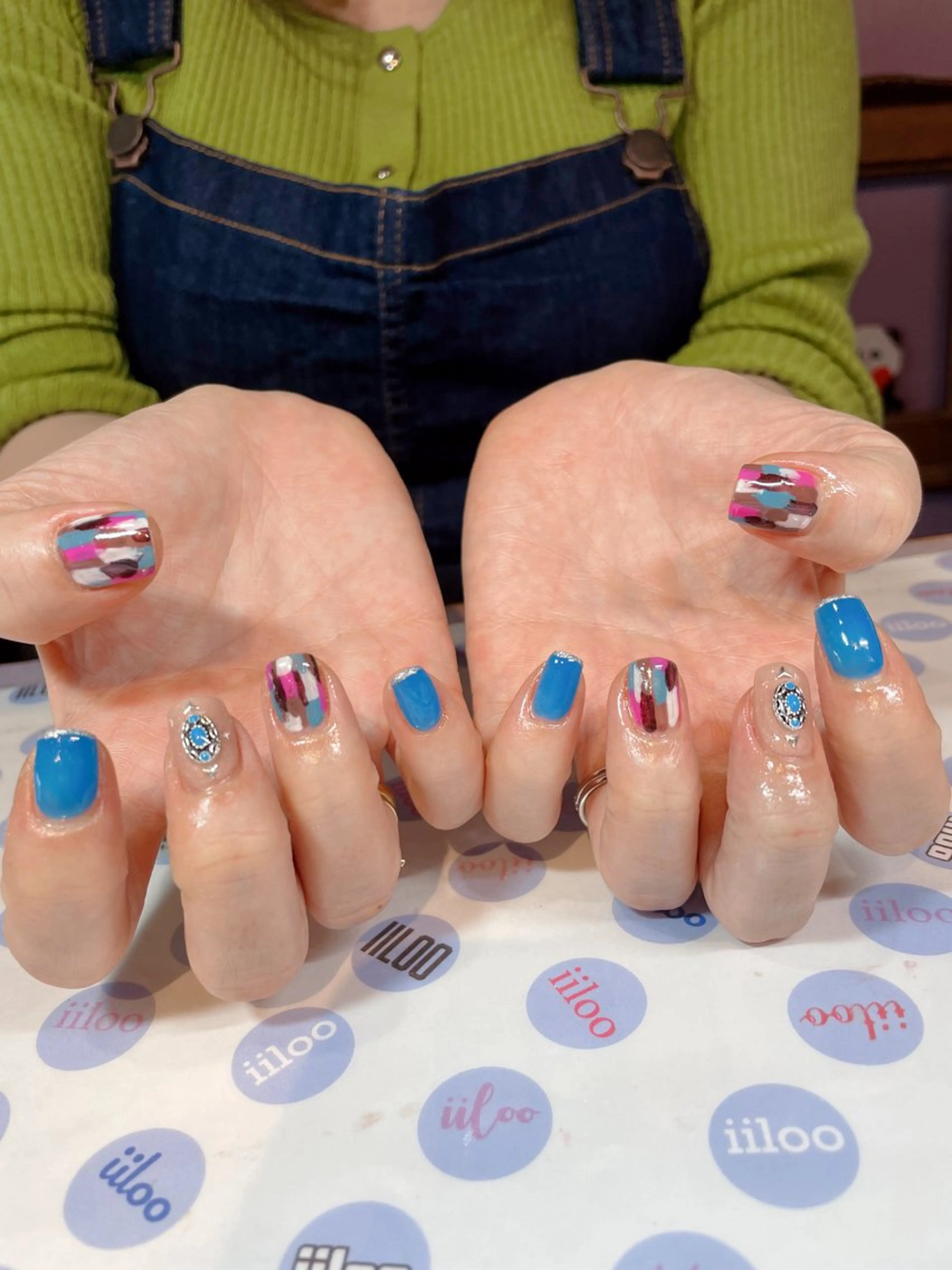 ネイル iiloo aromaworksのネイルデザイン