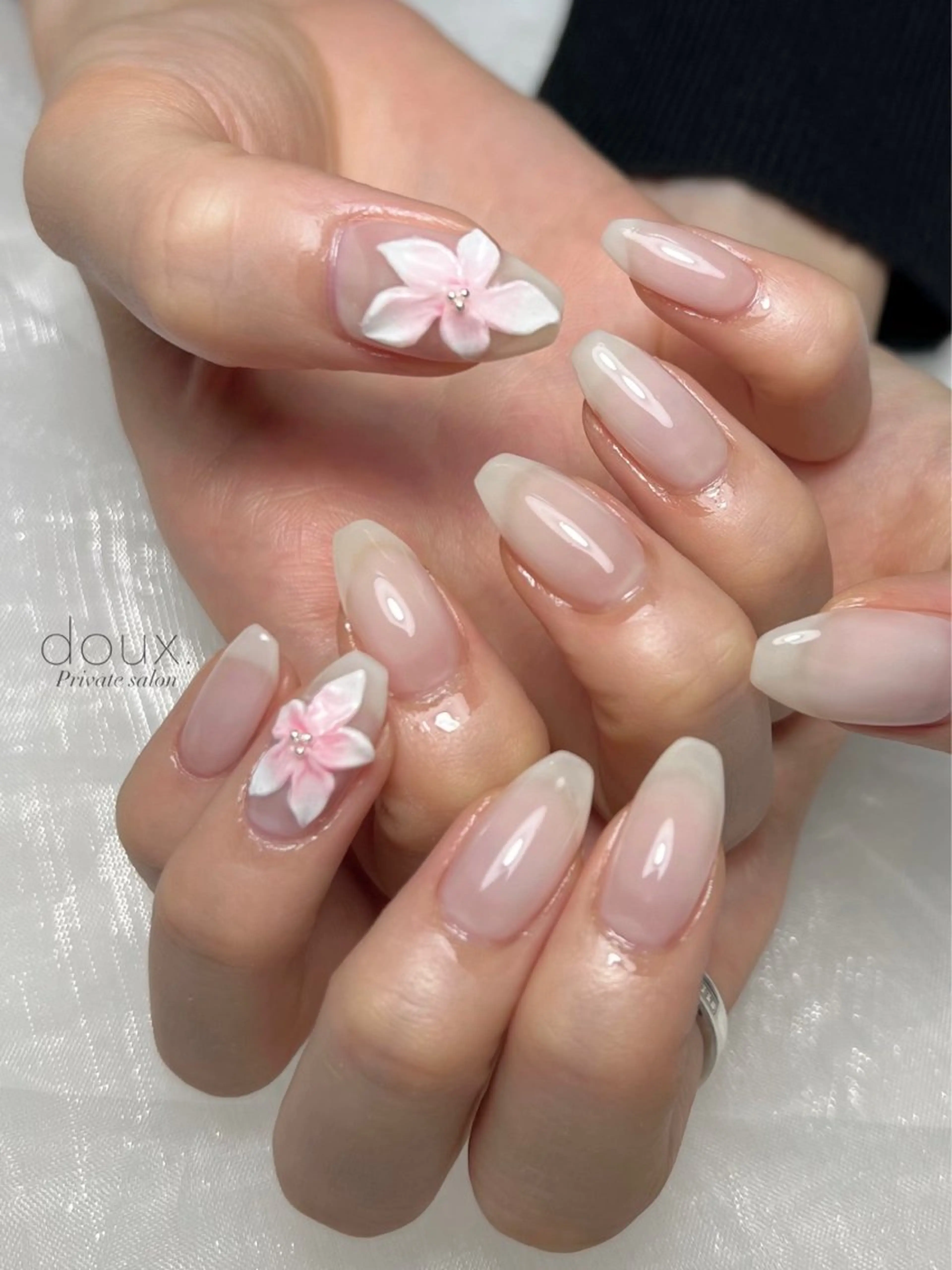 ネイル フラワーネイル マグネットネイル ニュアンスネイル 冬ネイル doux. nailのネイルデザイン