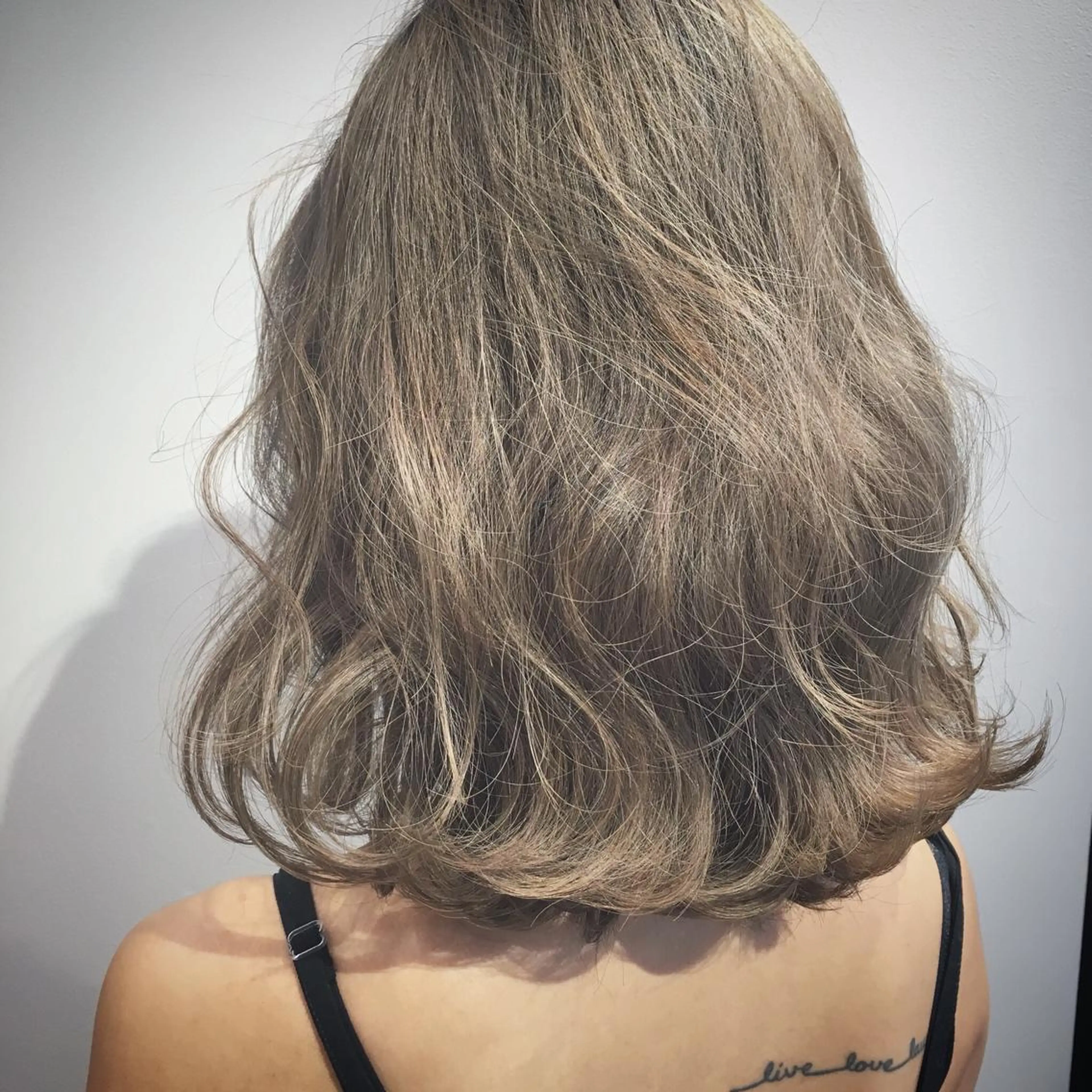ミディアム カラー 山本 千尋のヘアスタイル