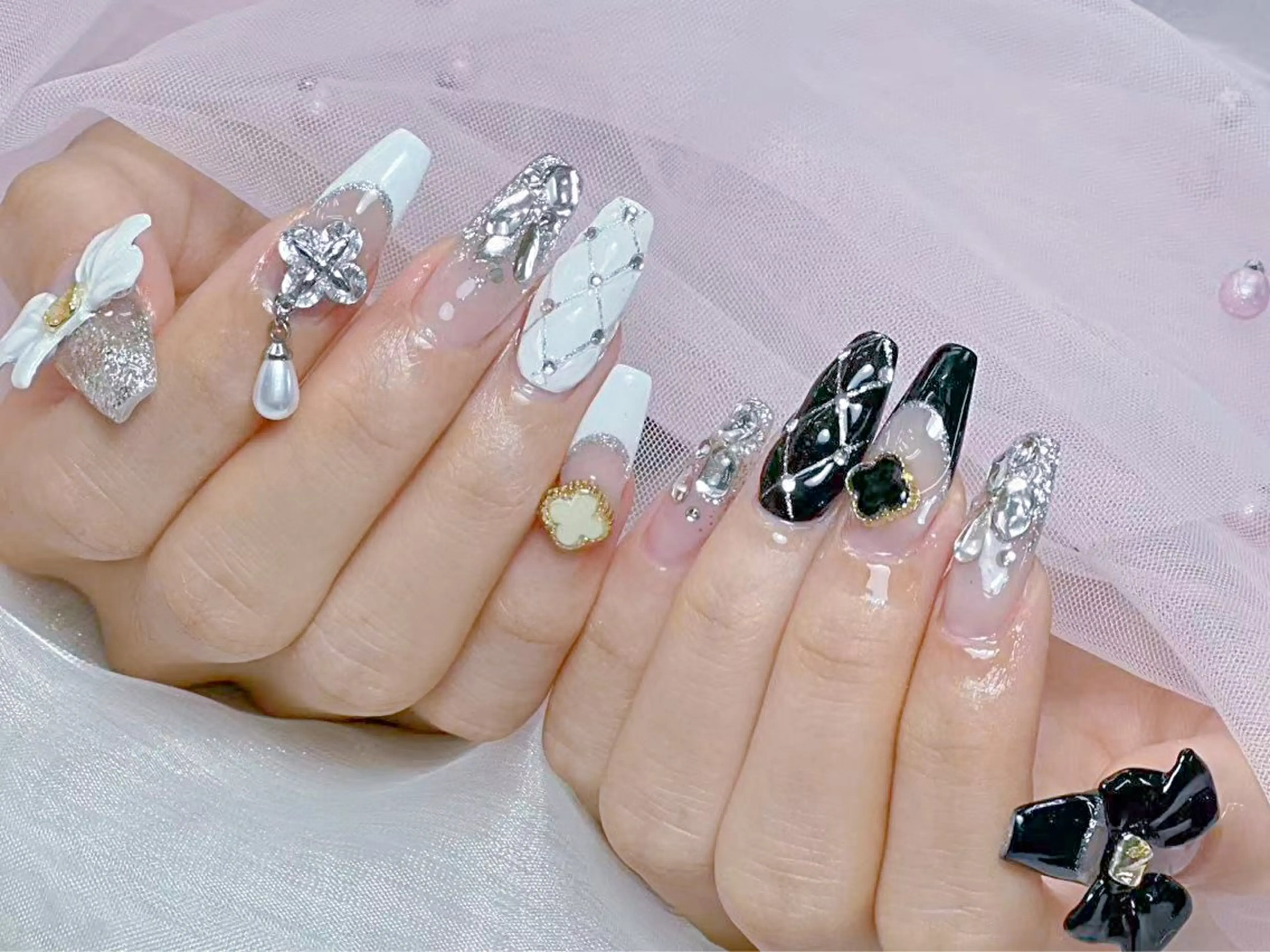 メンズ ネイル メンズ韓国風 アートネイル フレンチネイル ジェルネイル キラキラネイル ハンドネイル Bloom スカルプ専門店のネイルデザイン