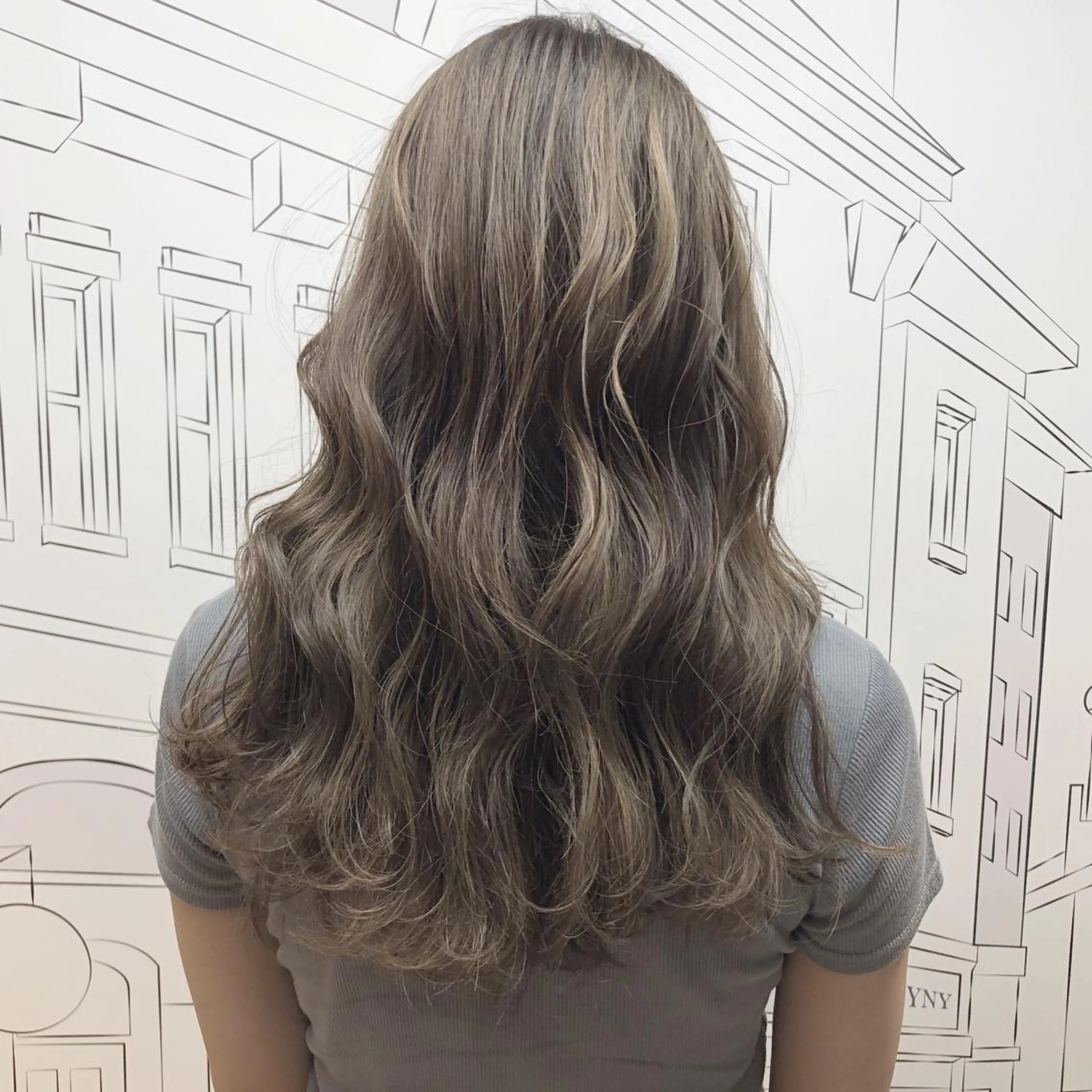 セミロング 外国人風カラー TOMOKA 艶髪/透明感カラーのヘアスタイル