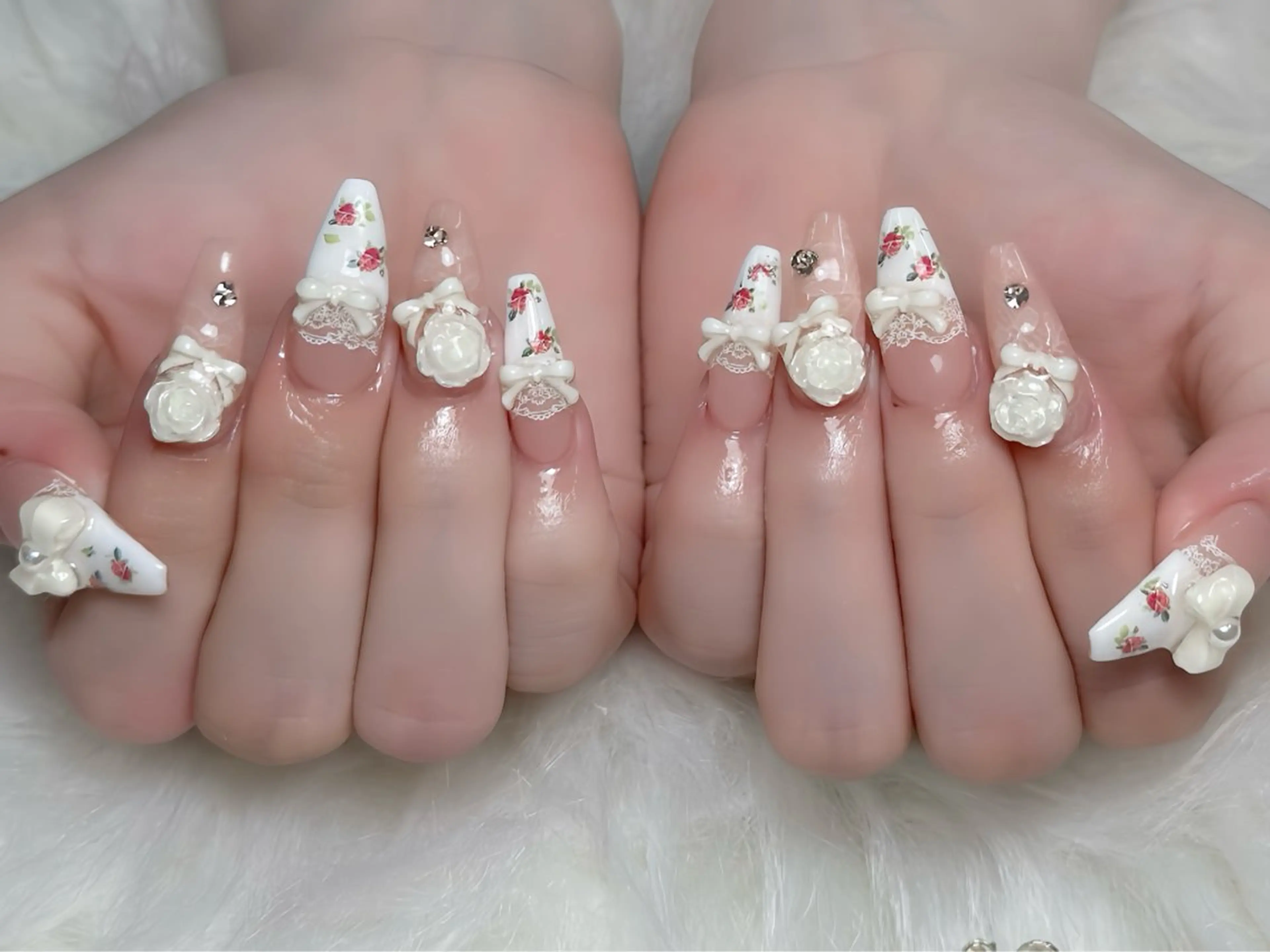 ネイル オーロラネイル チークネイル 桜ネイル クリアネイル ドット ハンドネイル Rin Nail 新大久保店のネイルデザイン