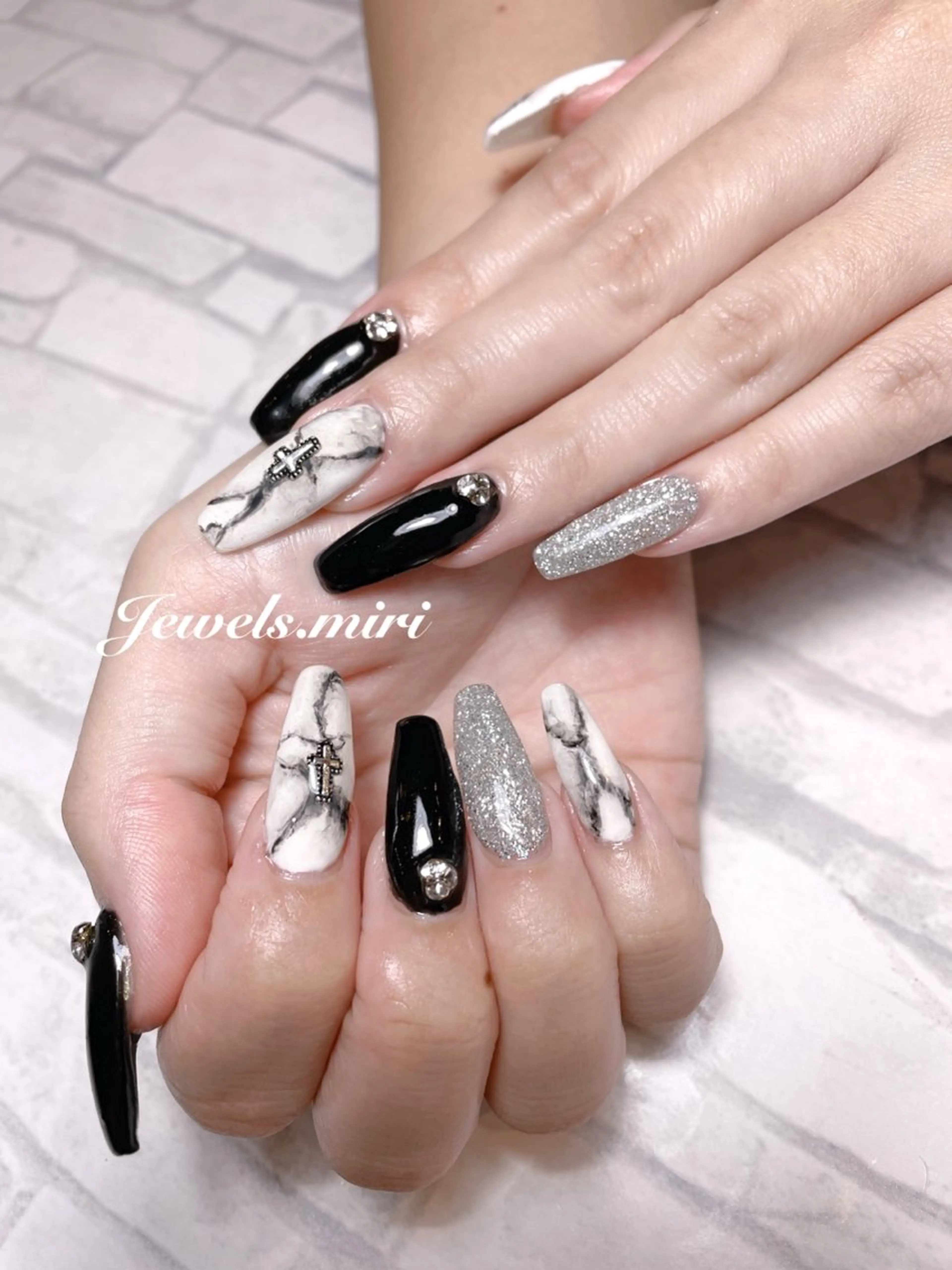 ネイル キラキラネイル ラメ(グリッター) 大理石ネイル(マーブル) 持ち込み ホワイト ネイルサロン Jewels Mのネイルデザイン