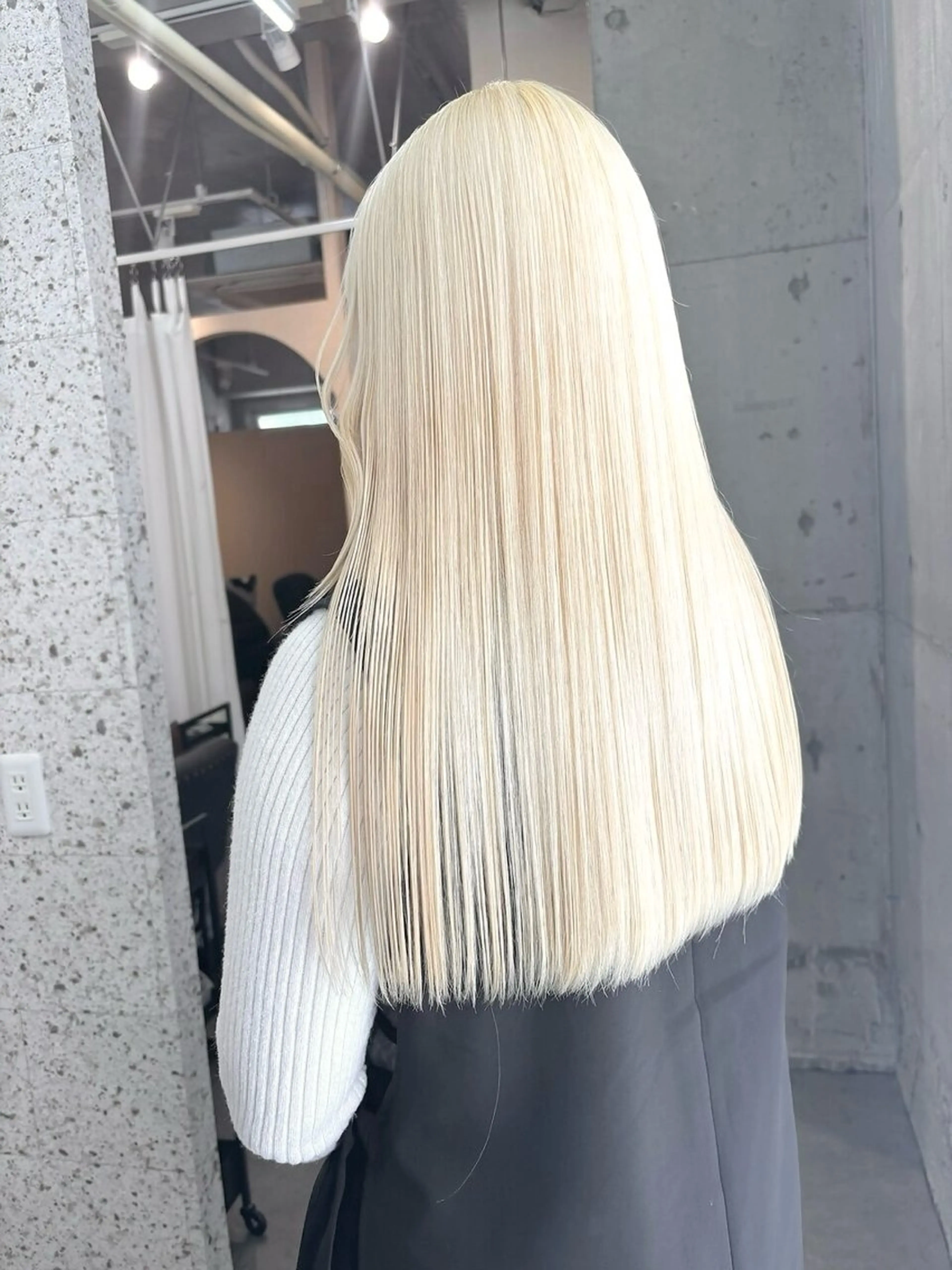 ロング カラー ブリーチ 抜きっぱなしブロンド ブロンド ダブルカラー ホワイトブロンド ヘアカラー トリートメント lani ブリーチ /ダブルカラーのヘアスタイル