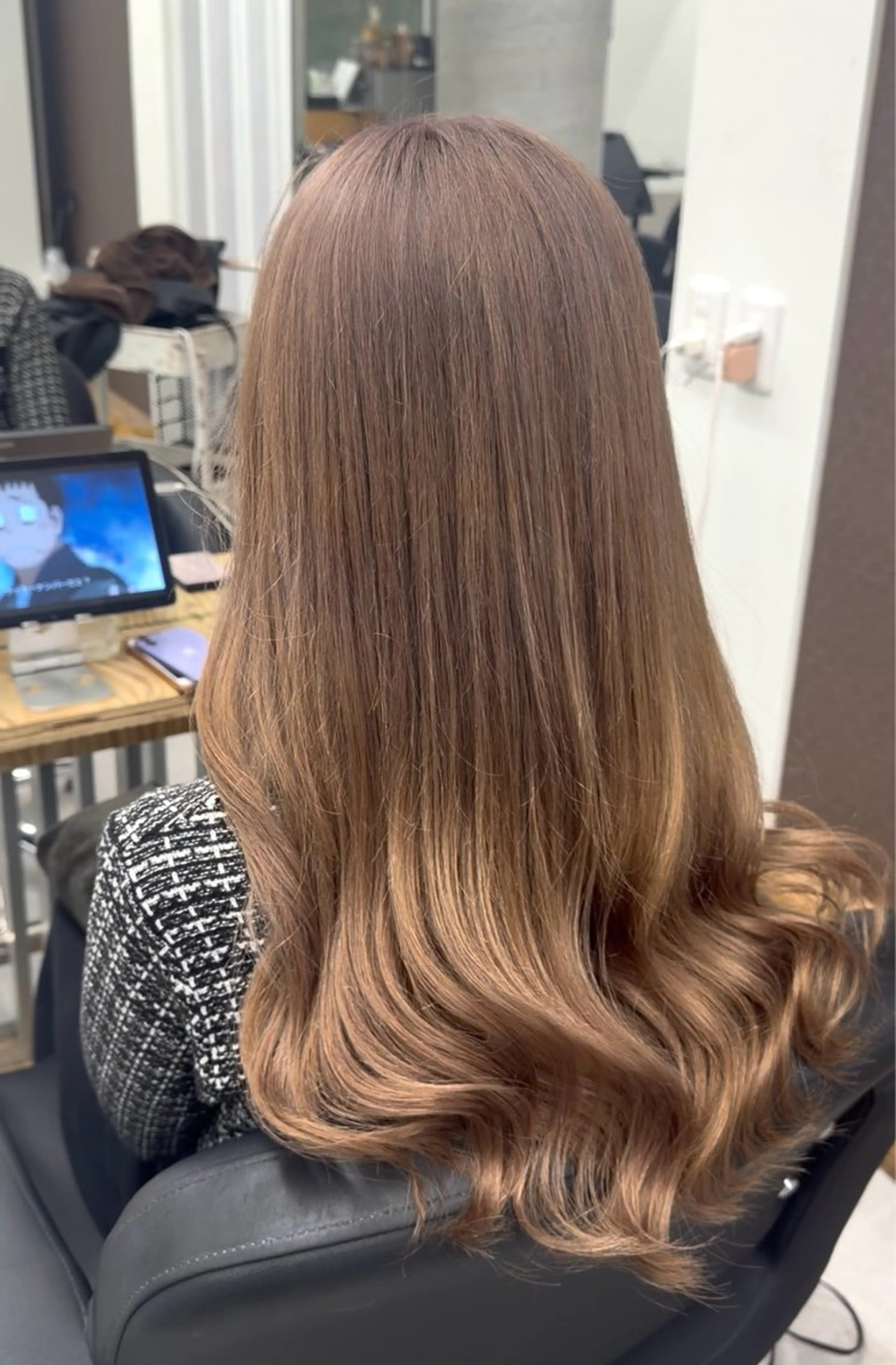 ロング カラー ベージュカラー ミルクティーベージュ ヘアカラー トリートメント Kotoko🖤/海 外/バレイヤージュのヘアスタイル