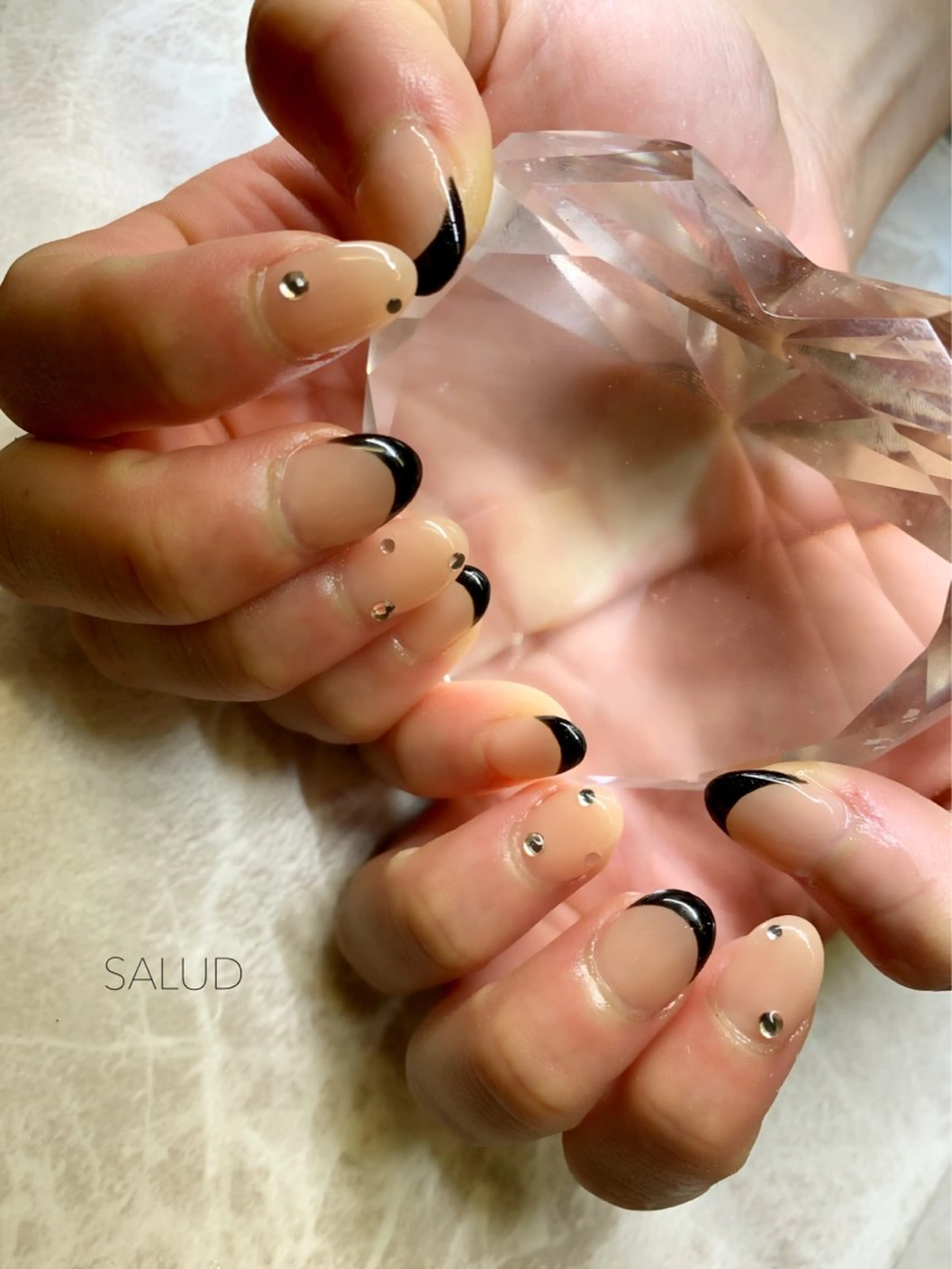 ネイル ストーンネイル ハンドネイル Nail Salon SALUDのネイルデザイン