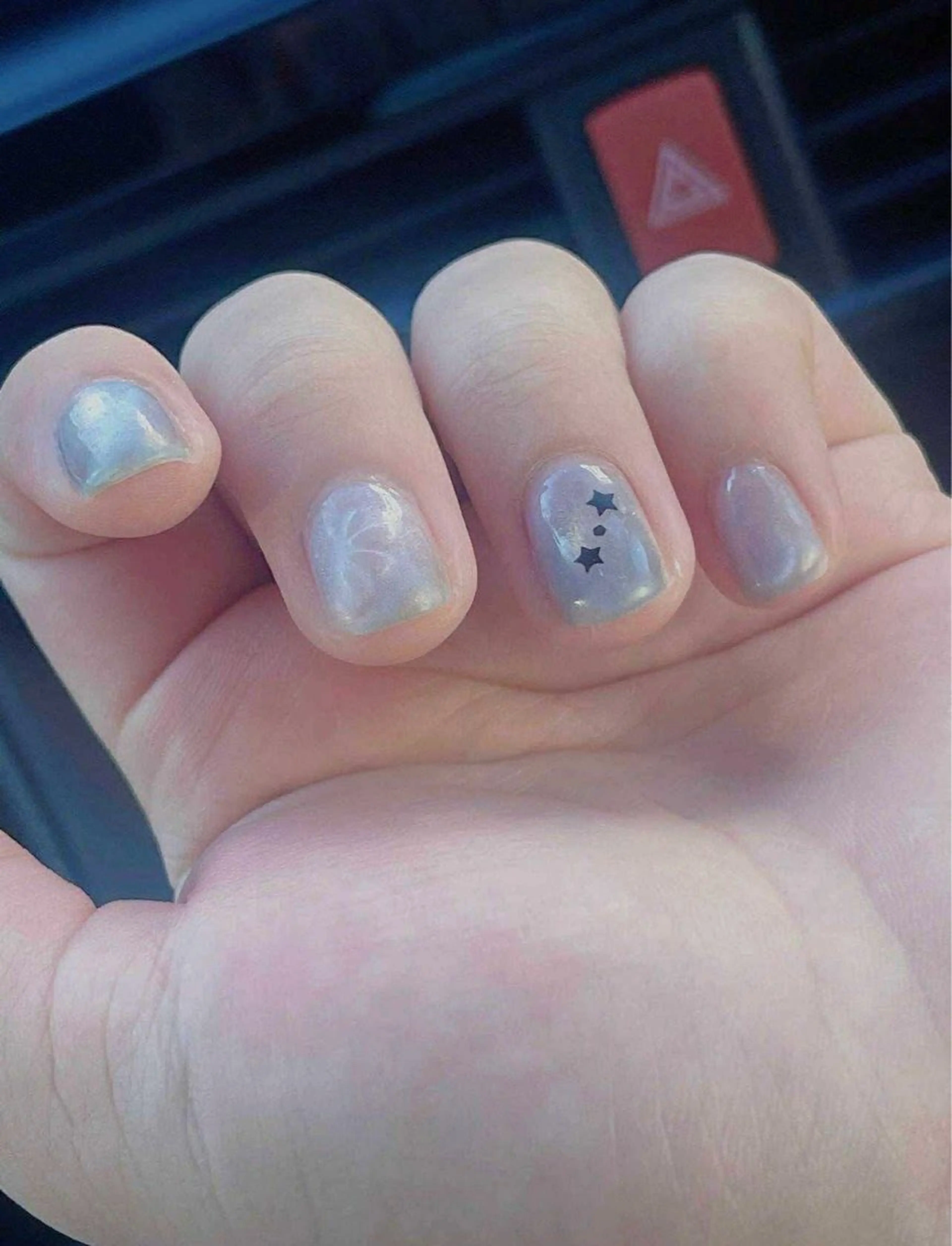 モデル限定価格｜自爪・ワンカラー+パーツ2個(オフ別料金1000円​〜​）の写真