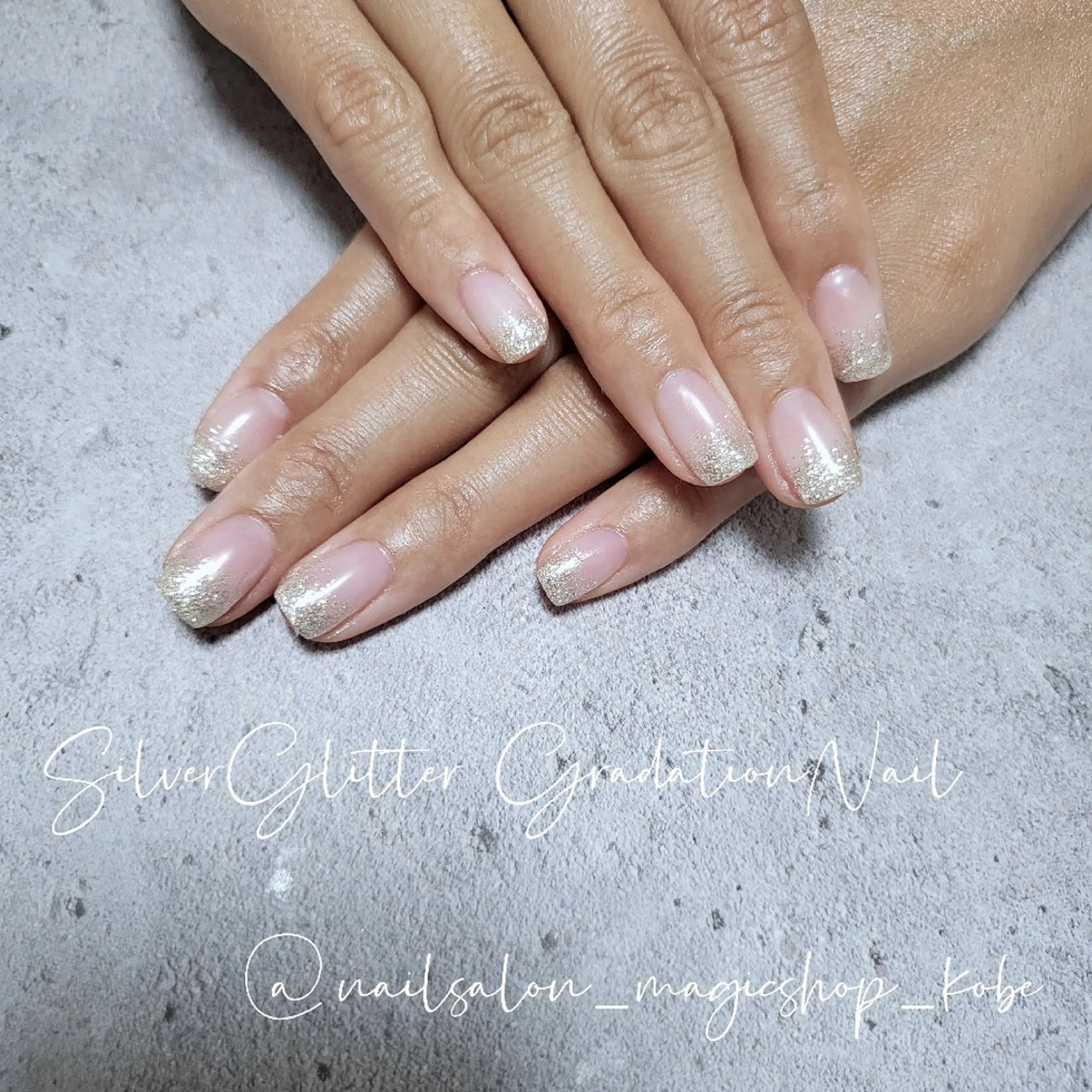 ネイル ジェルネイル グラデーション ラメ(グリッター) ラメグラデーション シルバー ハンドネイル Nailsalon MagicShopのネイルデザイン