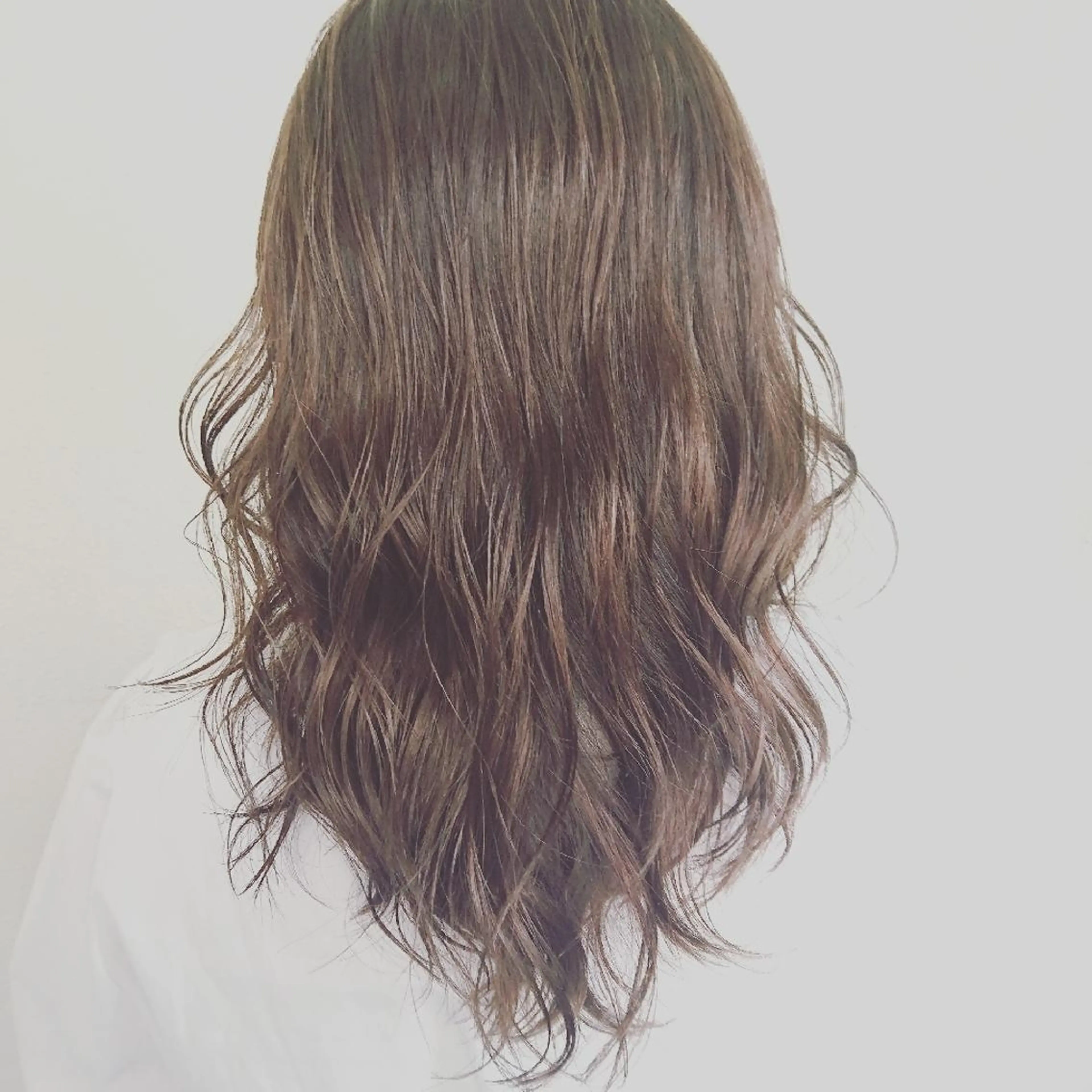 セミロング カラー 透明感カラー グレージュ Memoriese 表参道のヘアスタイル