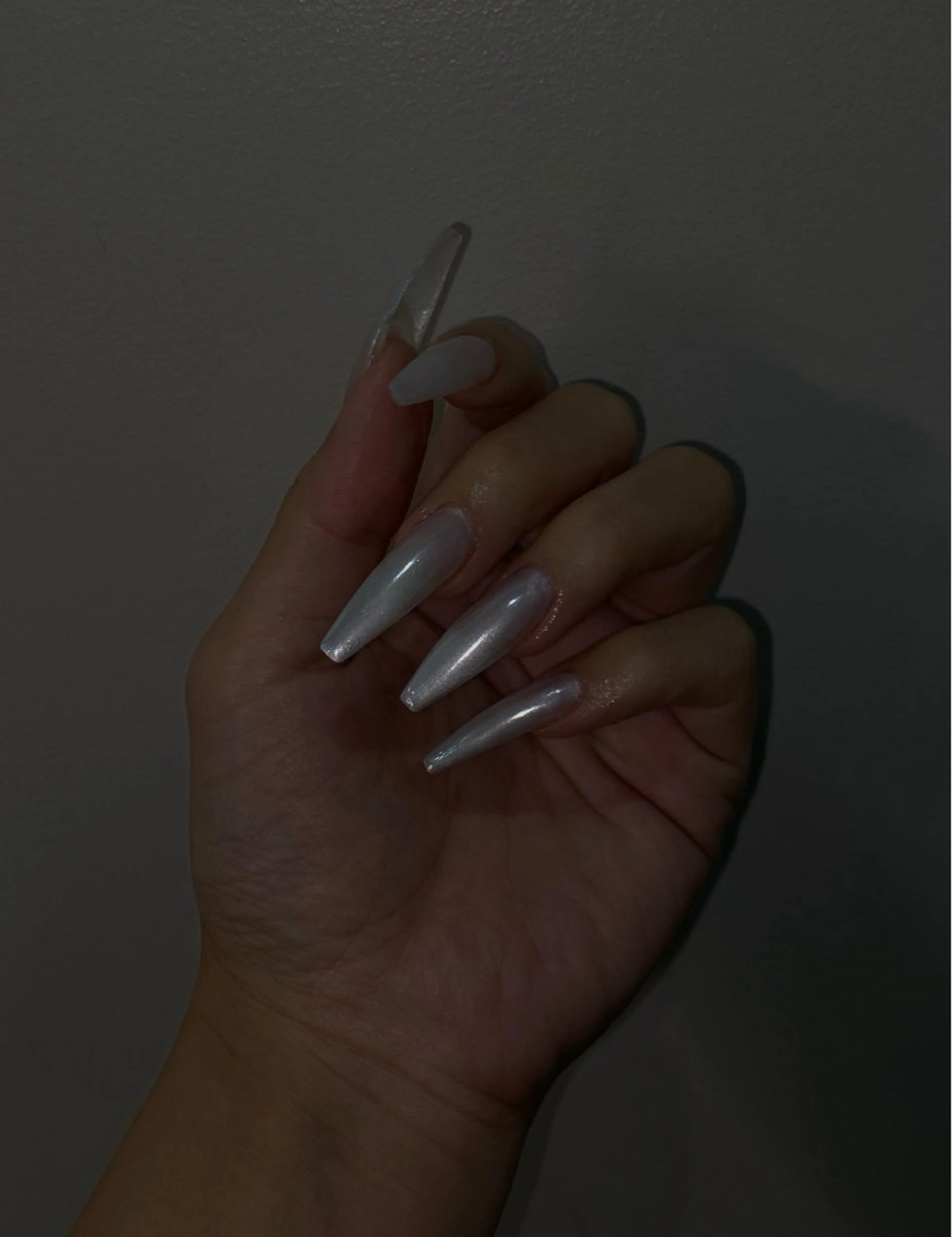 ネイル オーロラネイル ホワイト ハンドネイル ハンドケア 渡邉あい/青山/ simpleのネイルデザイン