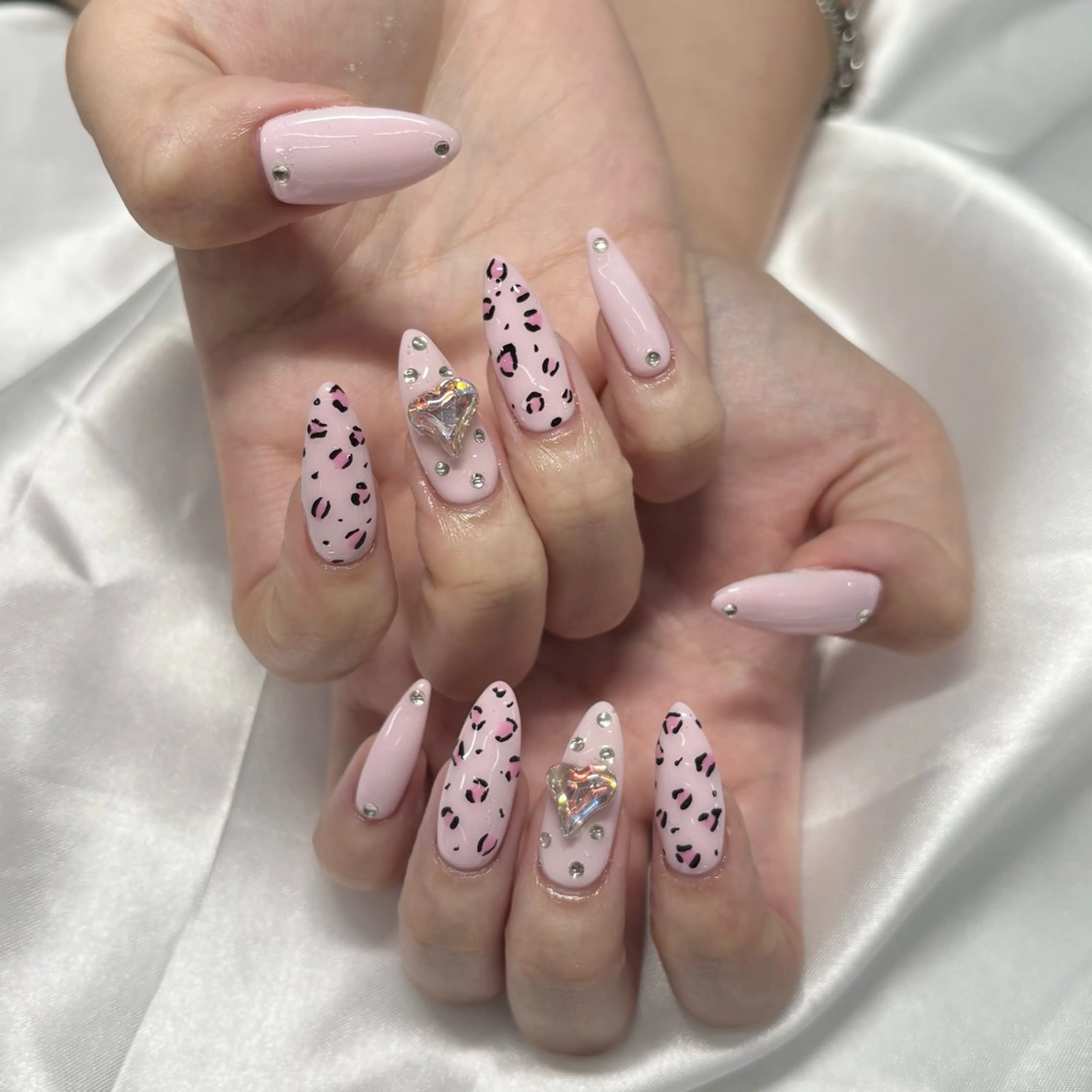 ネイル ハンドネイル 🦋WOLTOKYO 🦋shizukuのネイルデザイン