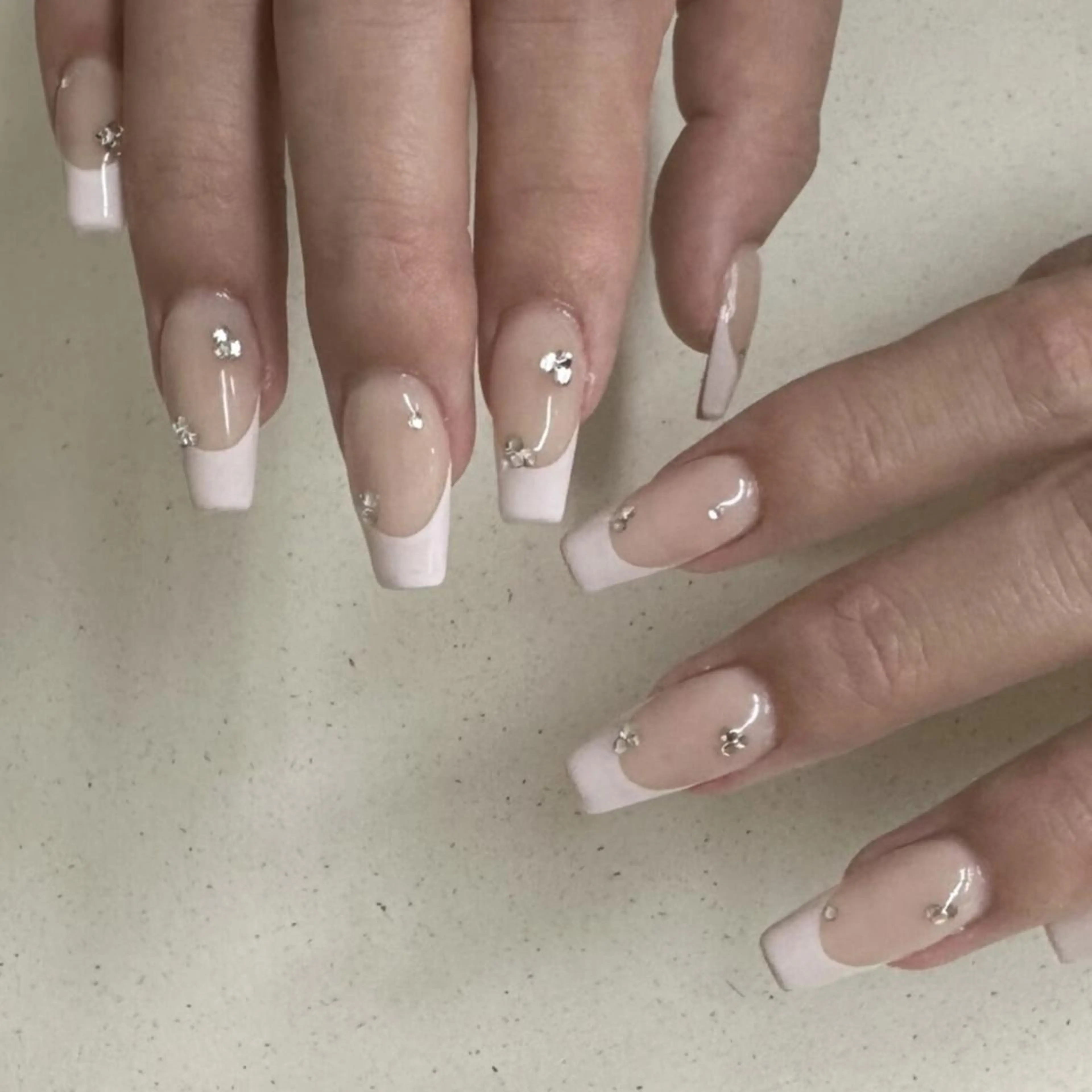 ネイル 長さ出し フレンチネイル 韓国ネイル ニュアンスネイル スカルプネイル nailstudio eviz新宿店のネイルデザイン