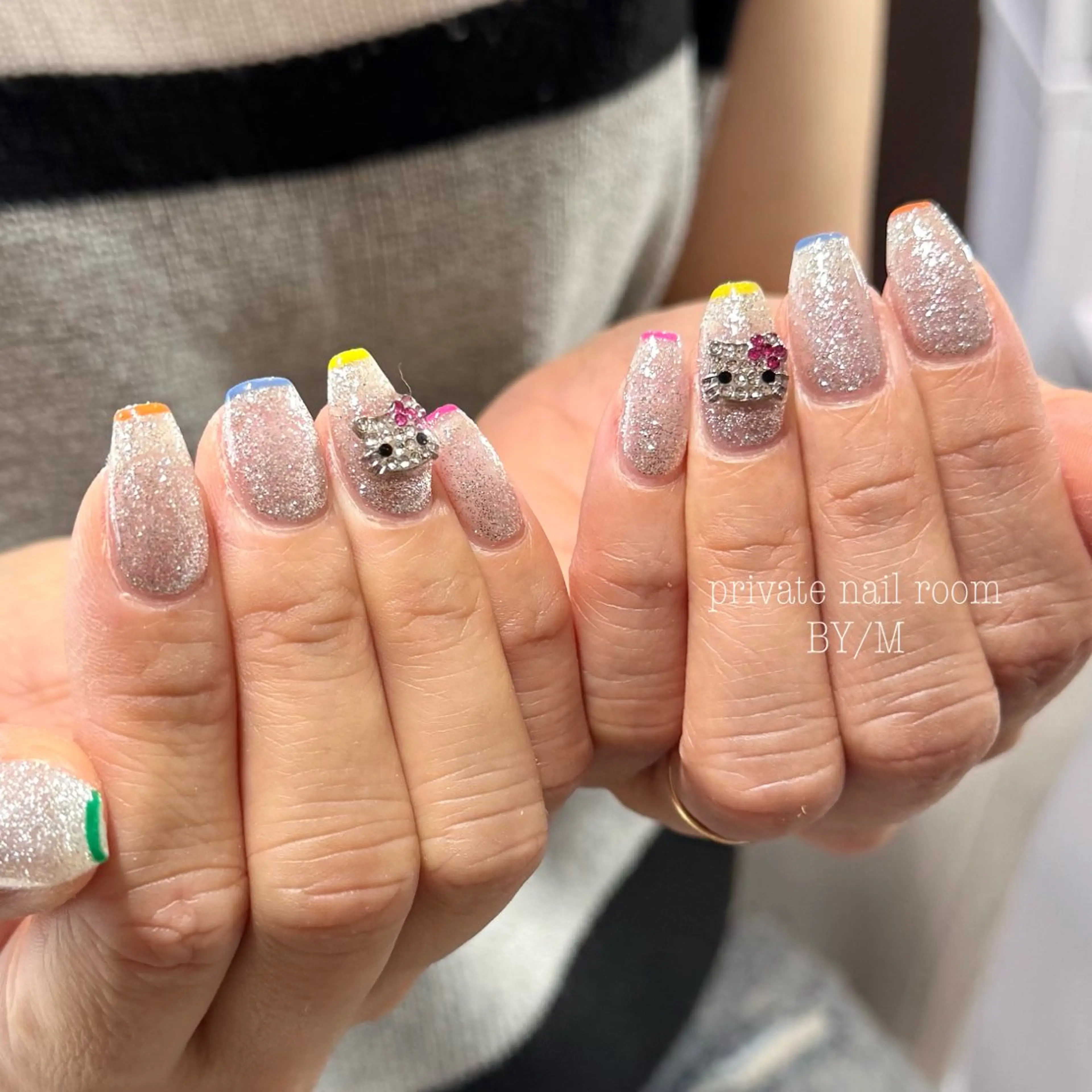 ネイル フレンチネイル キラキラネイル ラメ(グリッター) 持ち込み シルバー ハンドネイル BY / Mのネイルデザイン