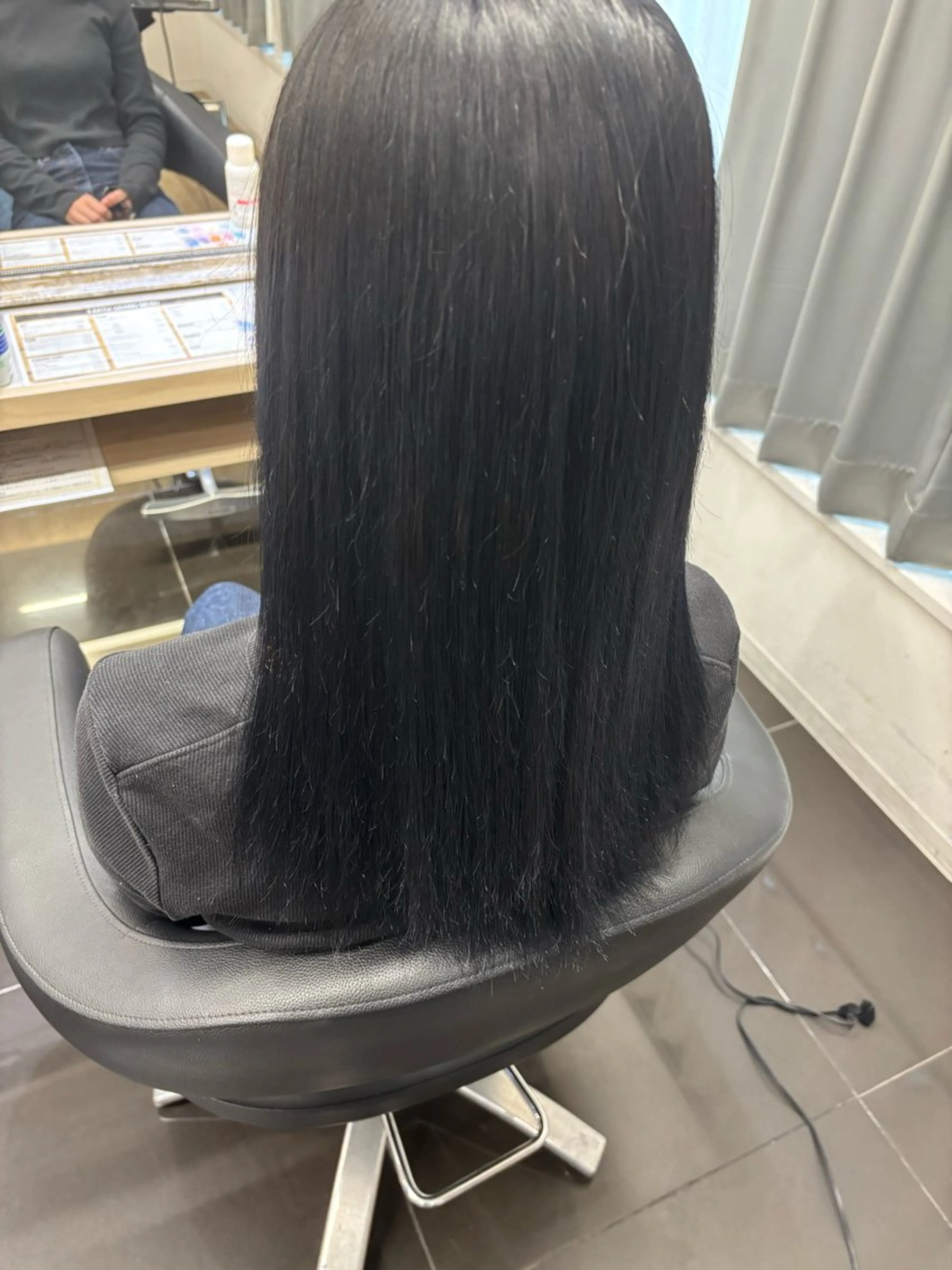 カラー 黒髪 ブルーカラー ブルーブラック Revie/ Kurehaのヘアスタイル