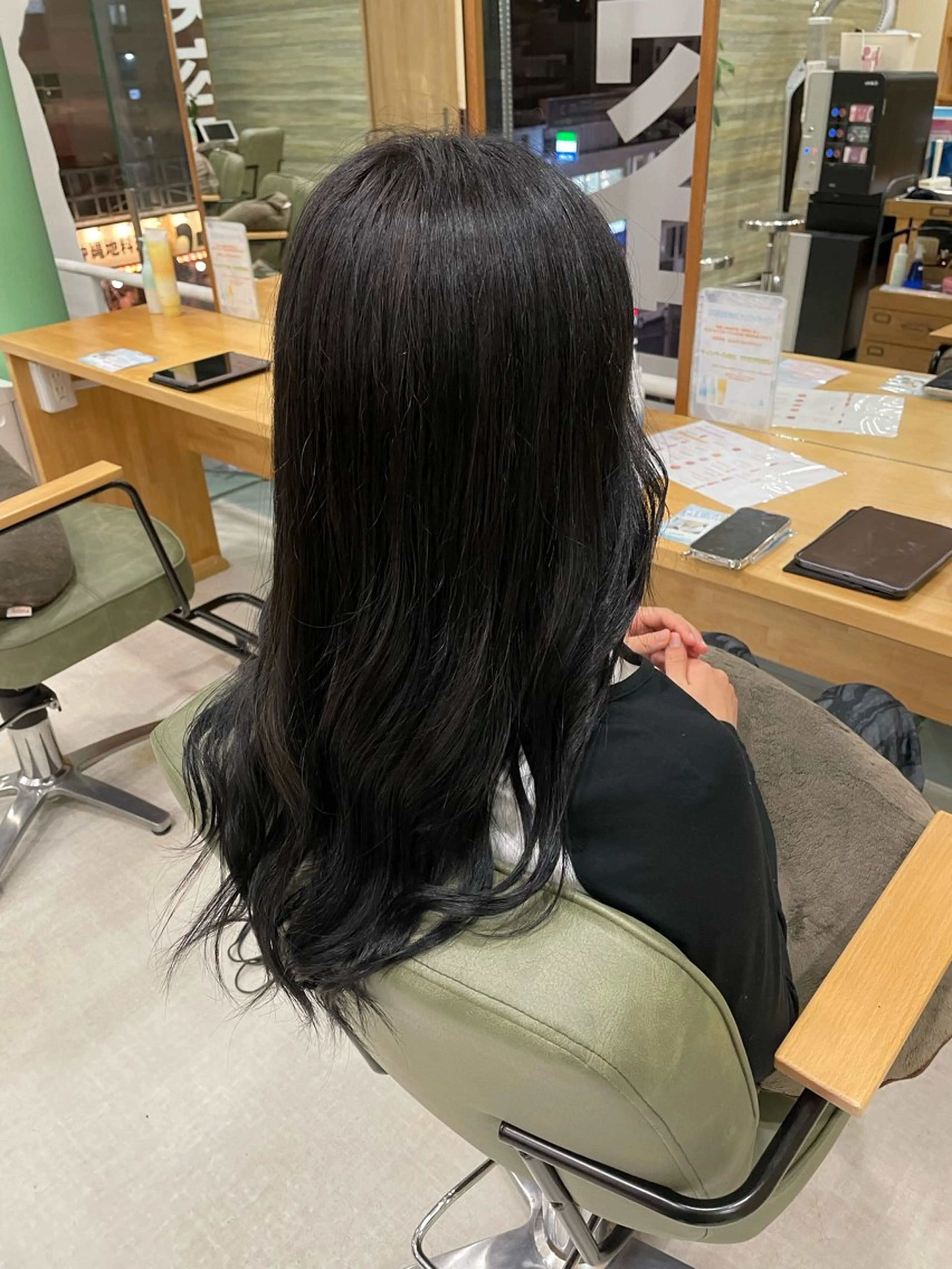 ロング カラー 謝花 萌のヘアスタイル