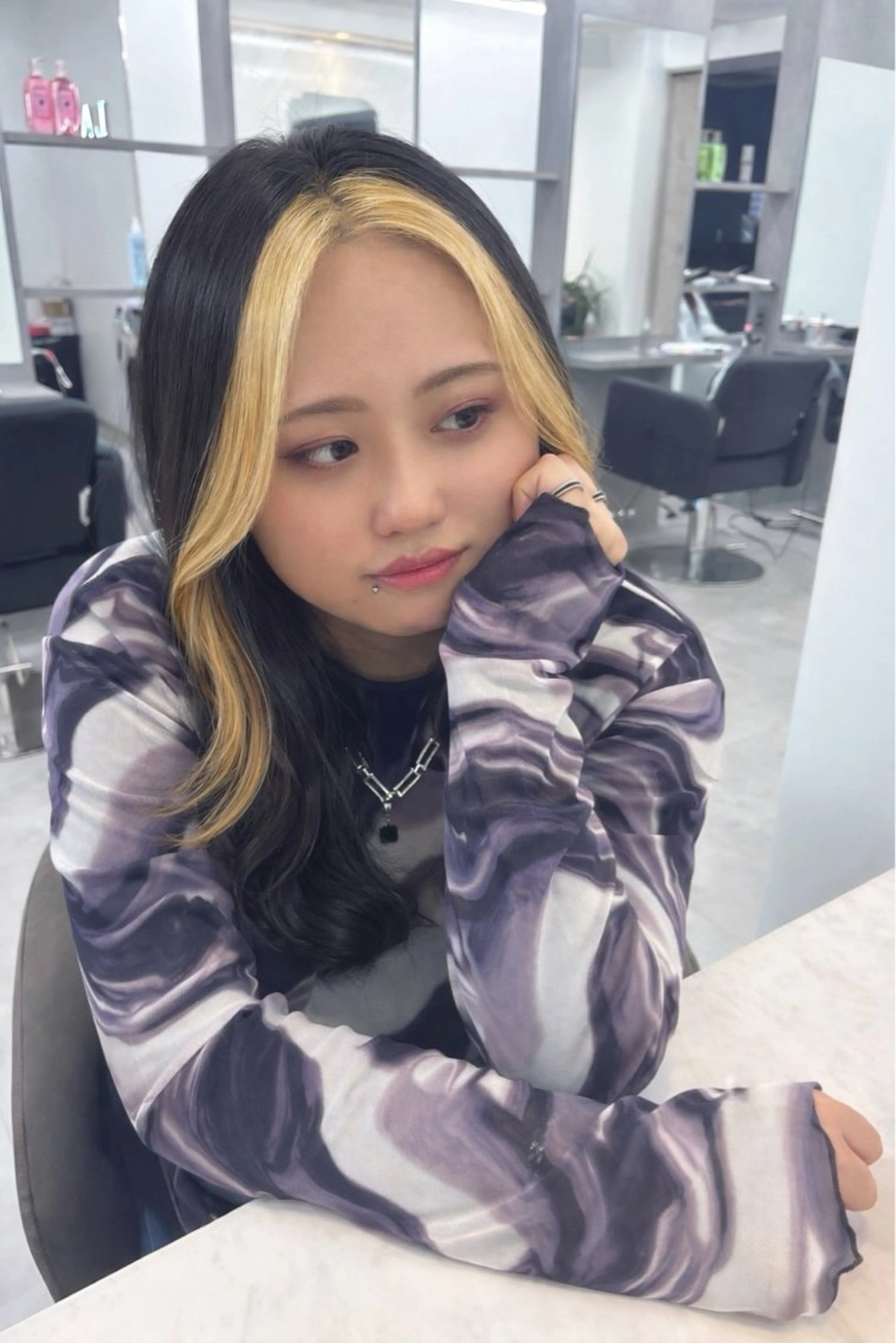 セミロング ミストバング ヘアカラー トリートメント 韓国レイヤーカット/ AIRIのヘアスタイル