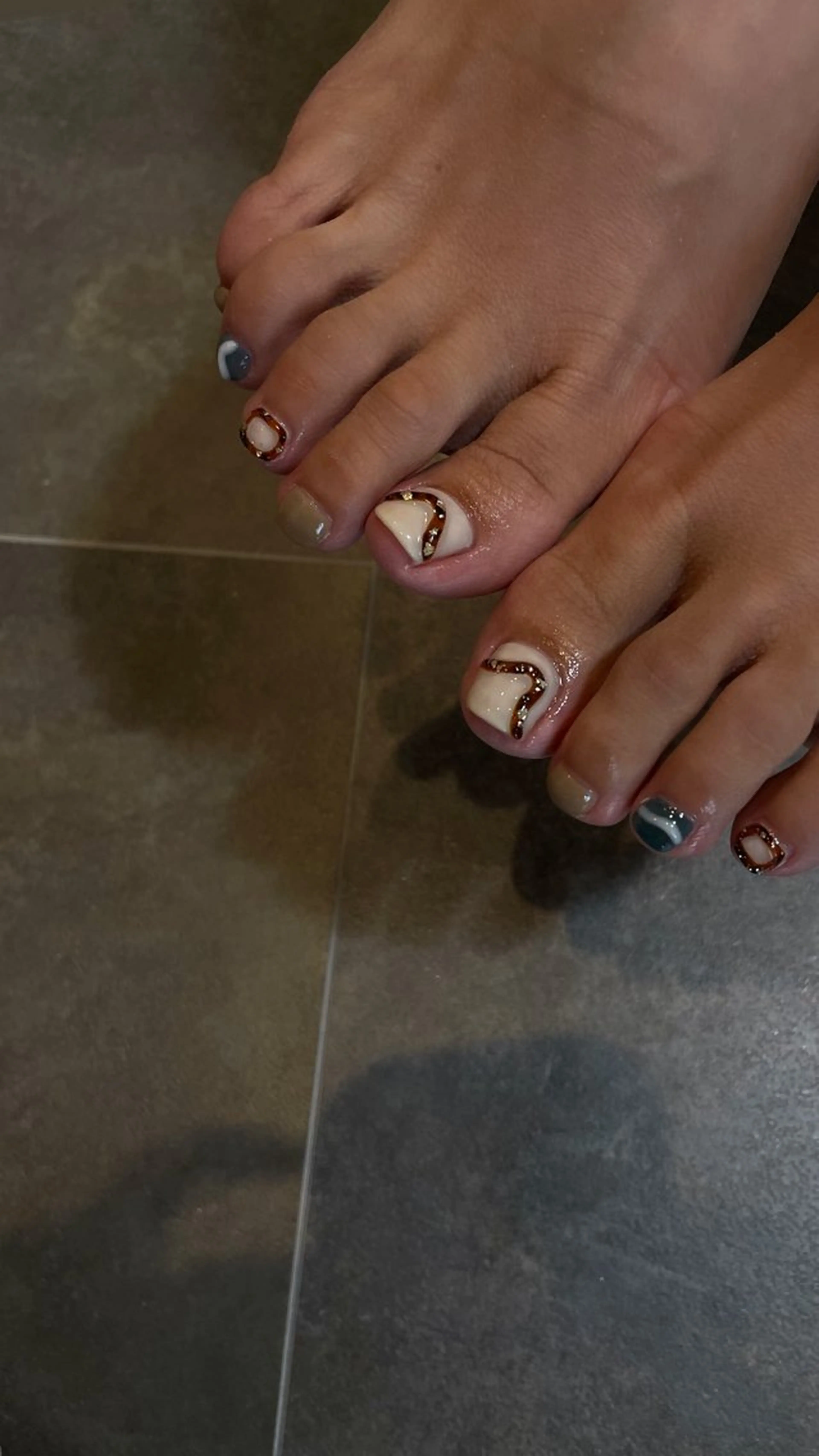 💛フットネイル💛2本アート🌈の写真