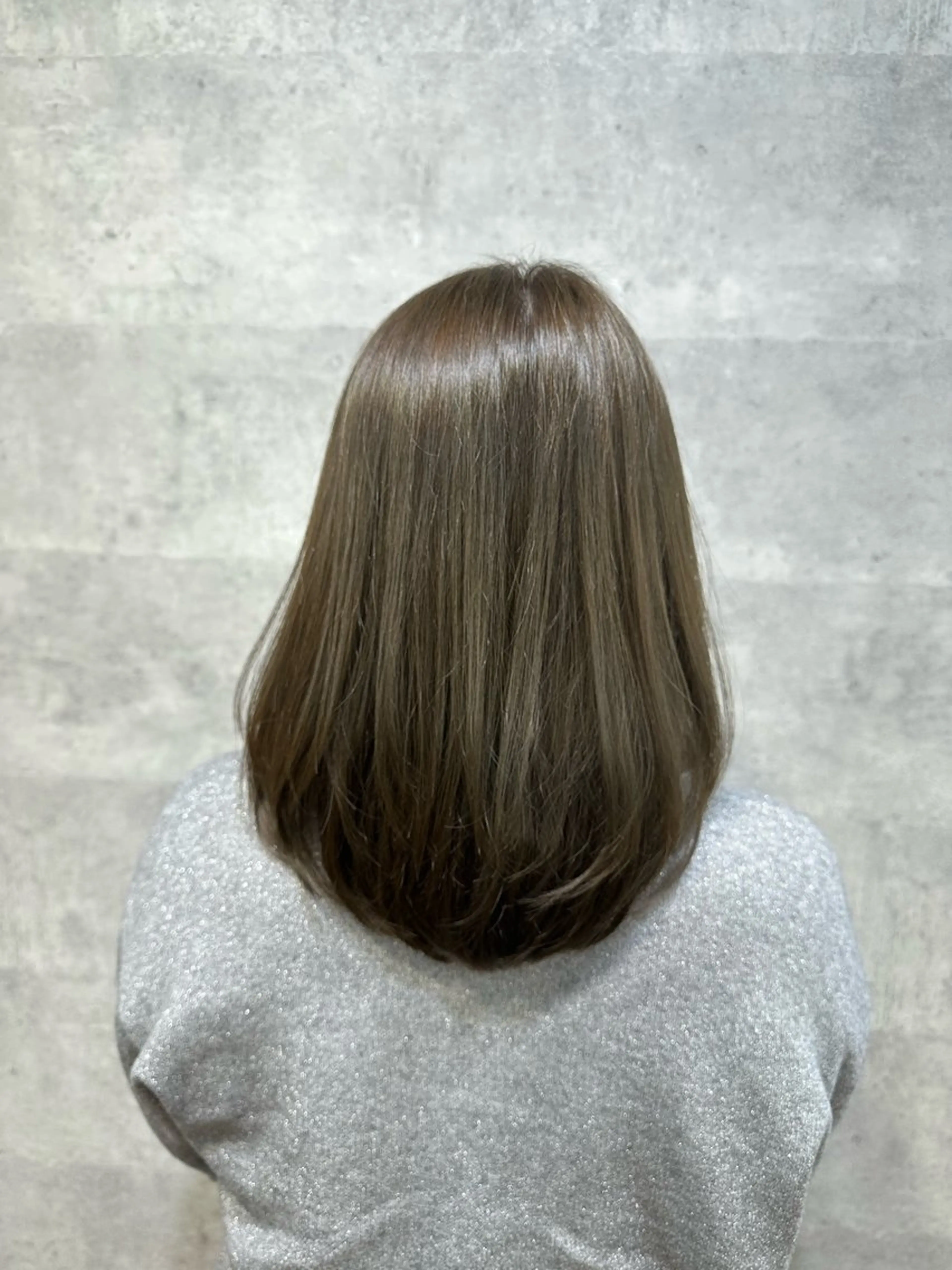 セミロング カラー U-ra NAMIのヘアスタイル