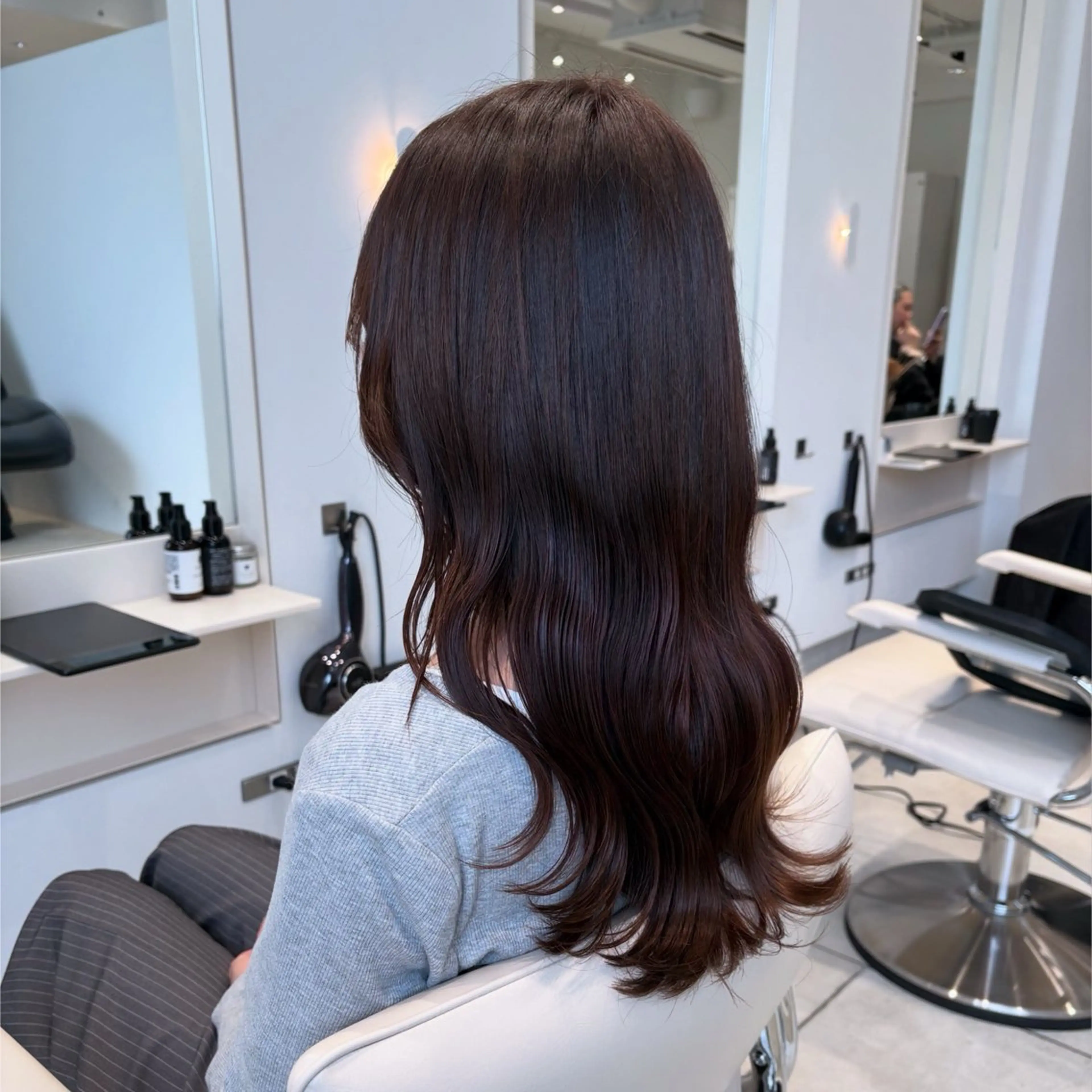 セミロング カラー ブラウンカラー チョコレートブラウン 透明感カラー ココアブラウン シアーブラウン ヘアカラー トリートメント ヘッドスパ ヘアセット カジュアルを女っぽく 𝗮𝘆𝗮𝗰𝗼のヘアスタイル