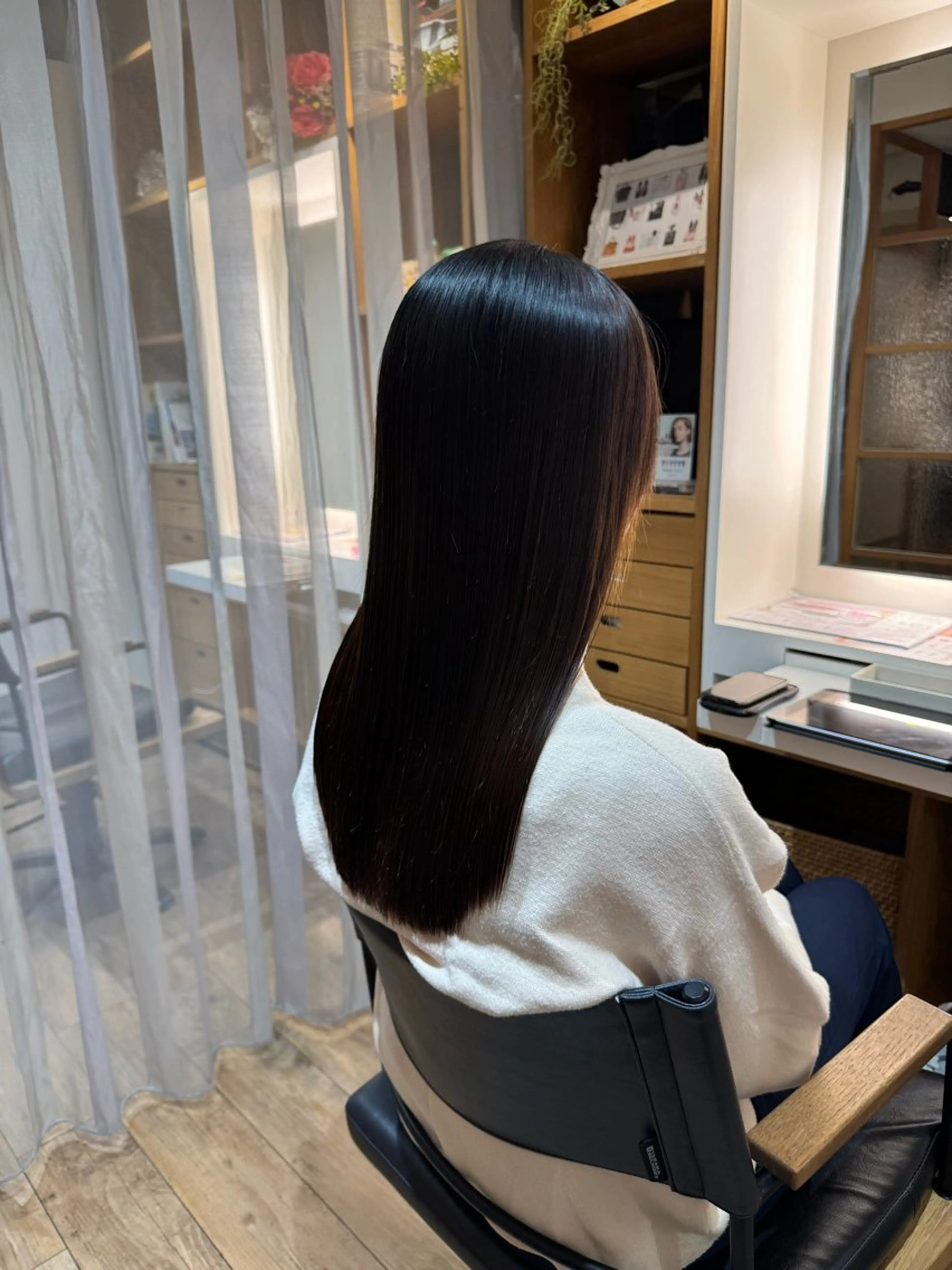 セミロング ヘアカラー トリートメント afloatkobe所属・美髪/髪質改善 川口凌弥のヘアスタイル