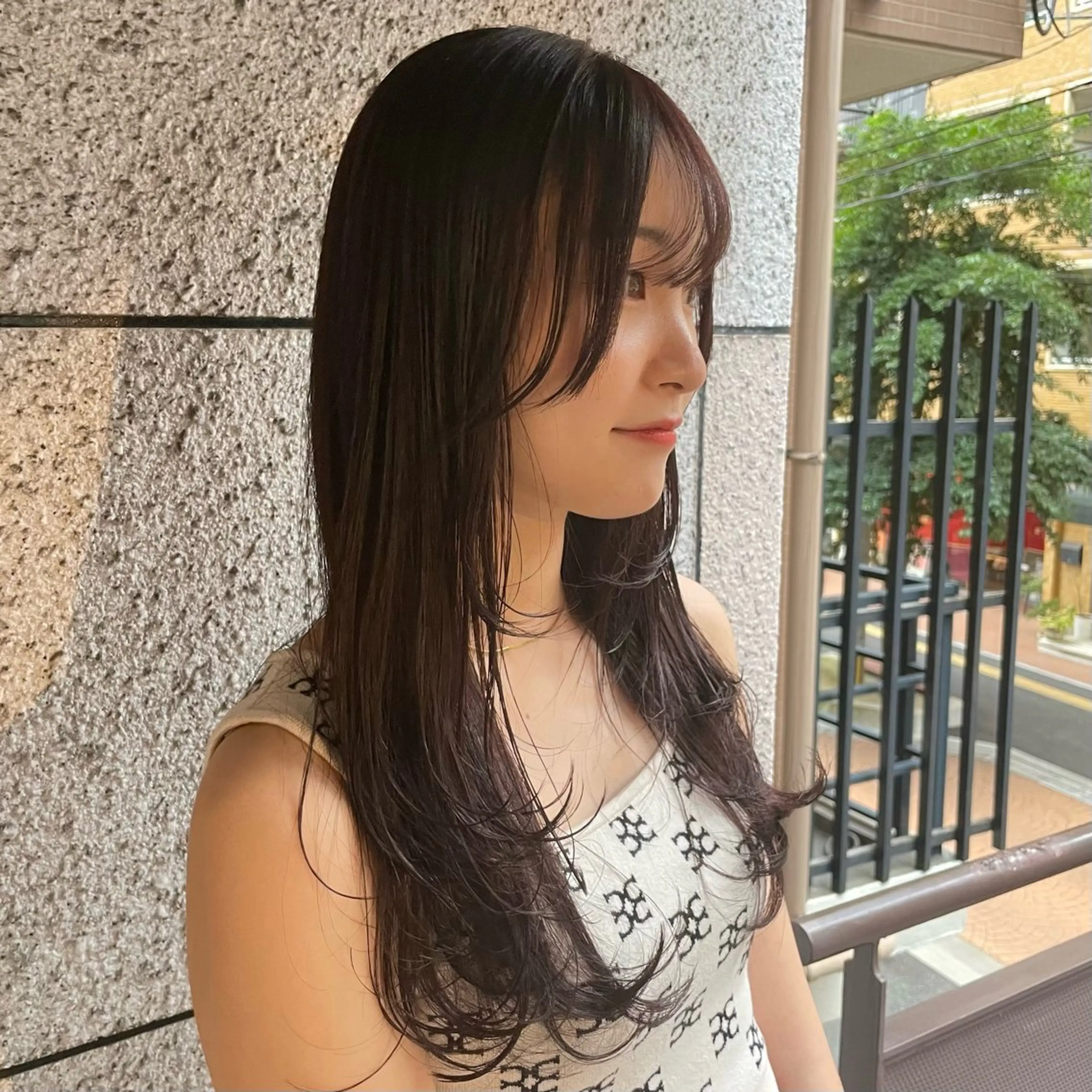 ロング レイヤーカット 縮毛矯正 カット ヘアカラー 縮毛矯正 トリートメント 尾崎 海璃のヘアスタイル