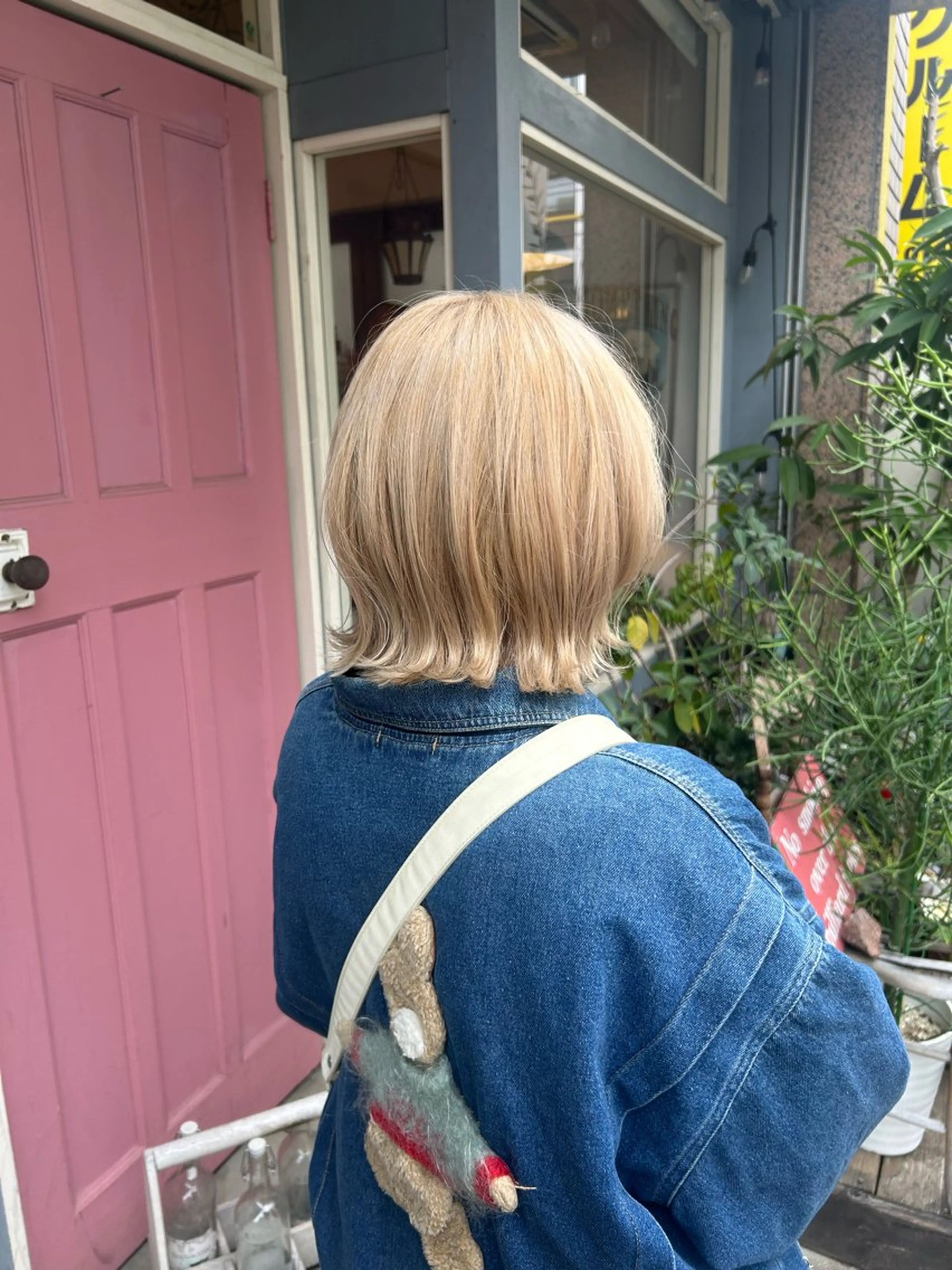 ショート カラー ブリーチ ヘアカラー BRITS 渡辺 菜々子のヘアスタイル