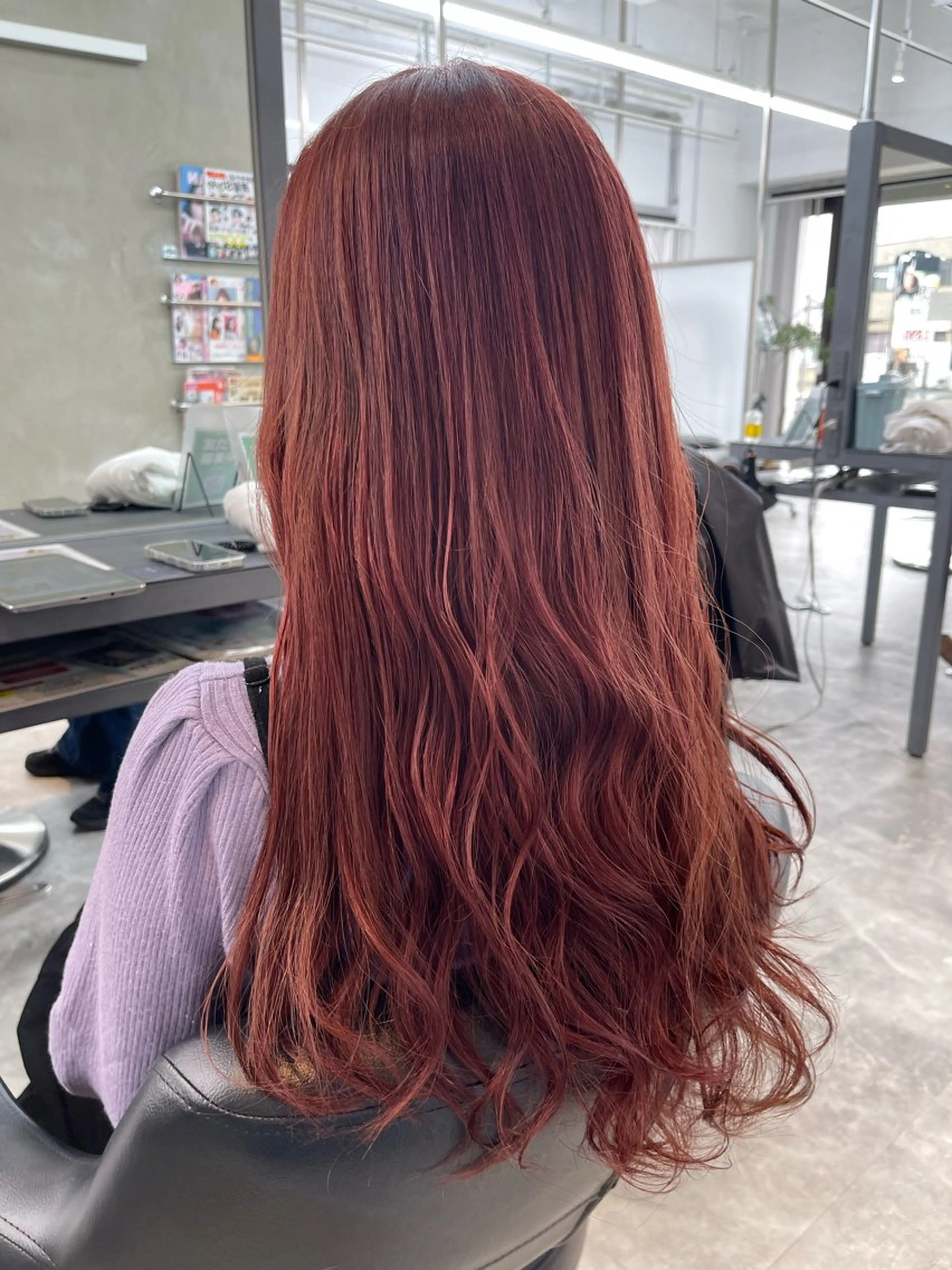 セミロング ヘアカラー 縮毛矯正🐼暖色 根本侑季のヘアスタイル