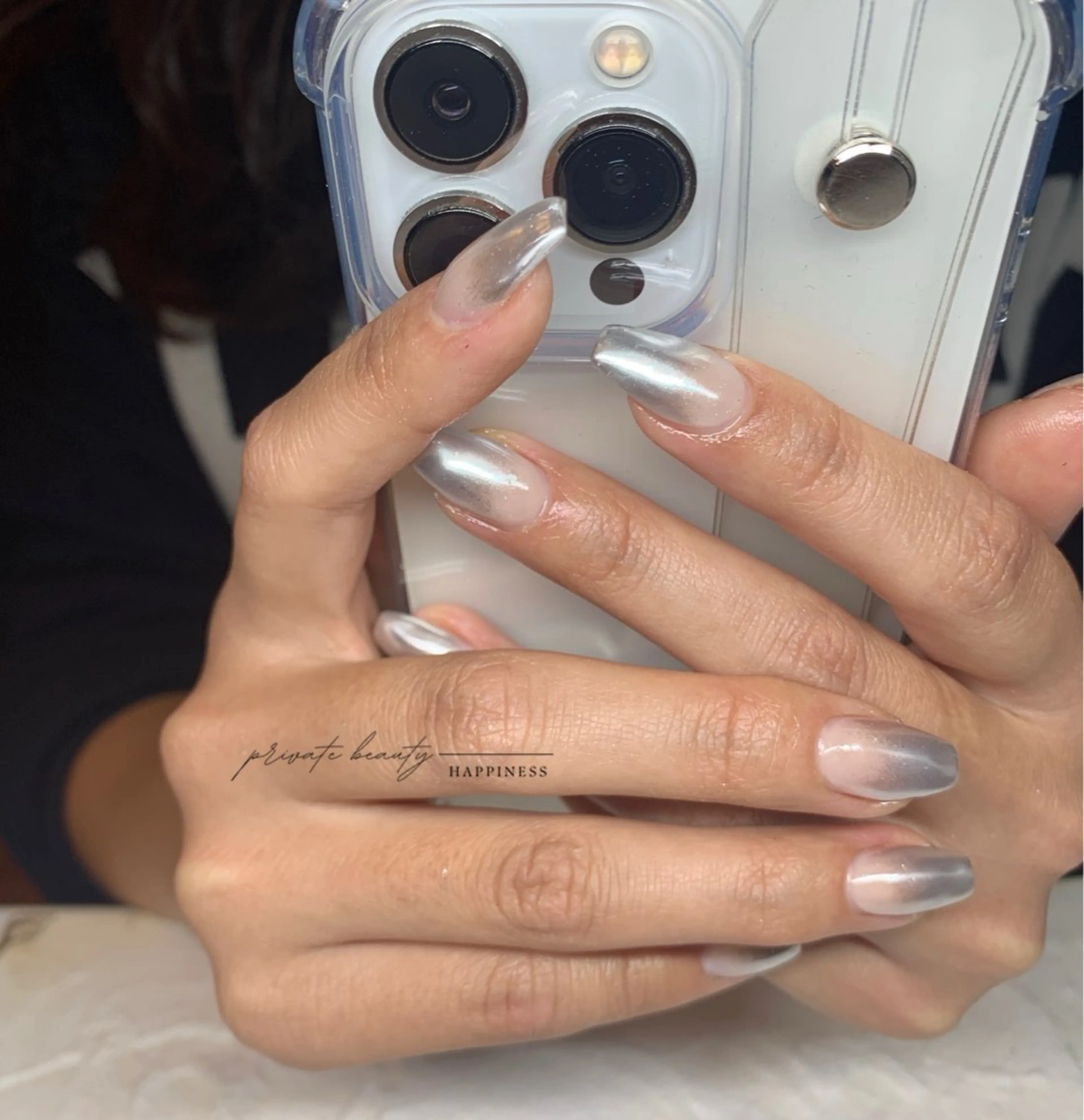 ネイル オーロラネイル 長さ出し ミラーネイル 赤色 スカルプネイル happiness nailのネイルデザイン