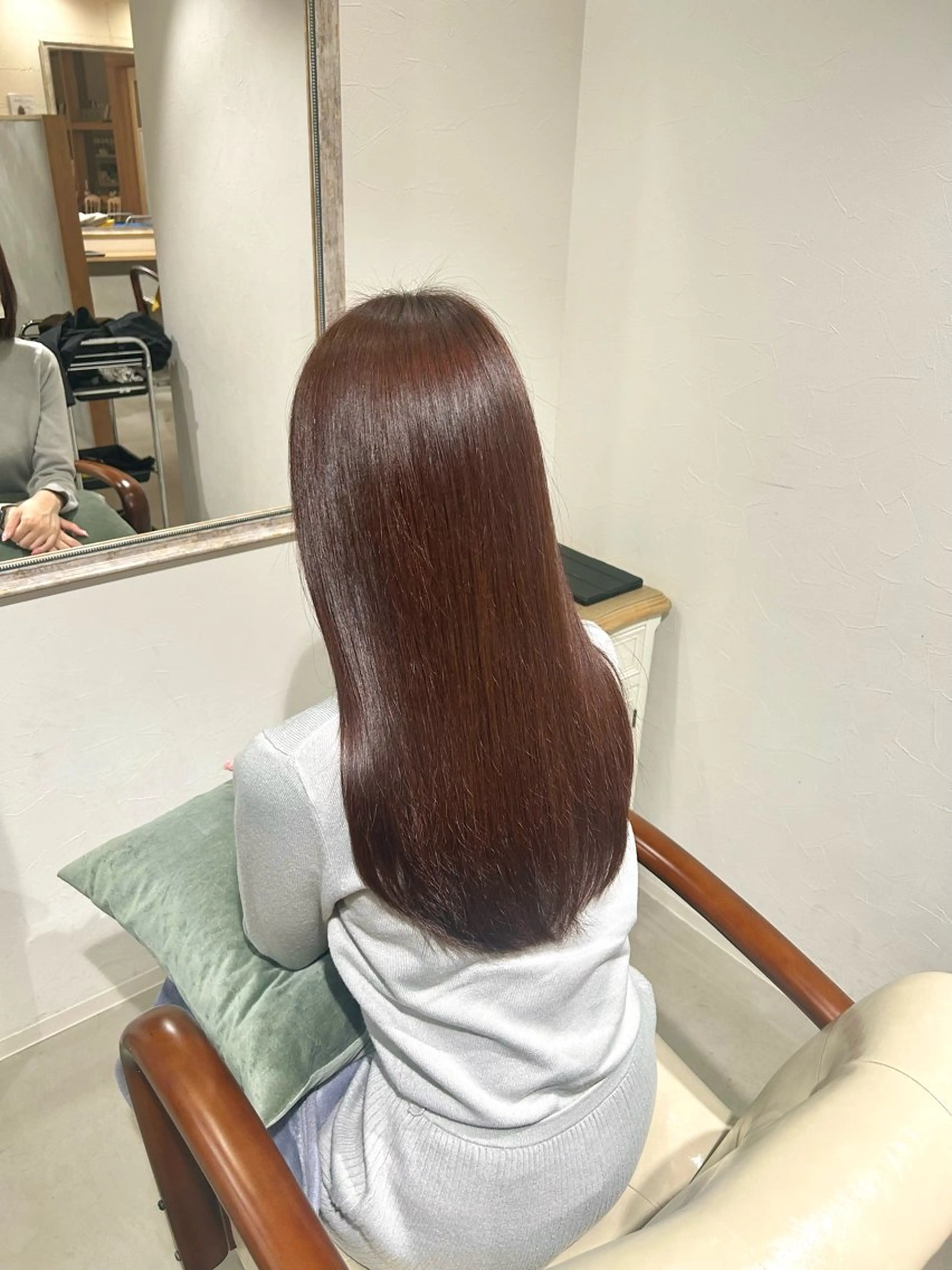 ロング ピンクブラウン 瀬川 夏緒のヘアスタイル