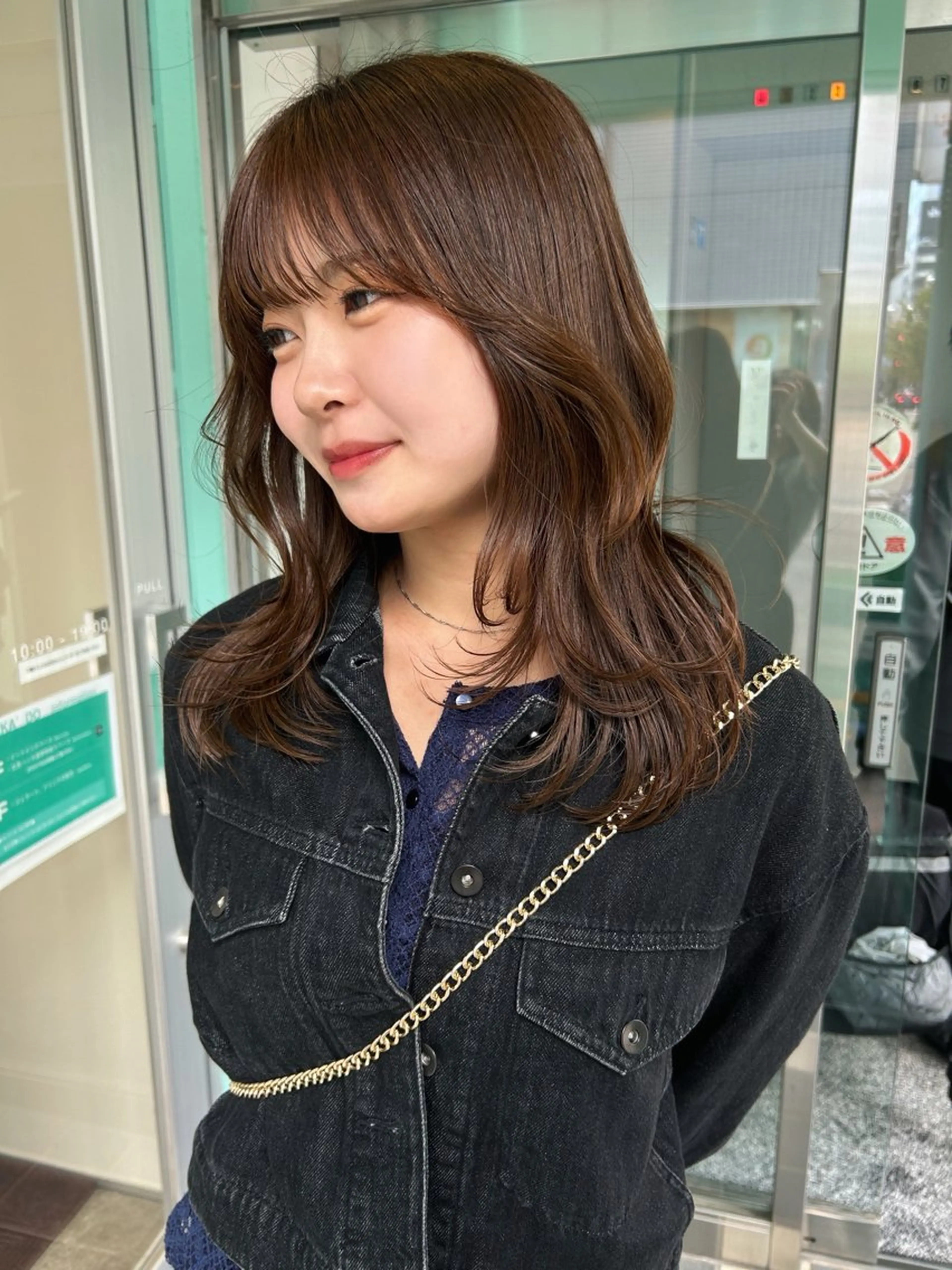 セミロング カラー ブリーチ ダブルカラー ブリーチなしカラー レイヤーカット カット ヘアカラー 【une】 nanamiのヘアスタイル