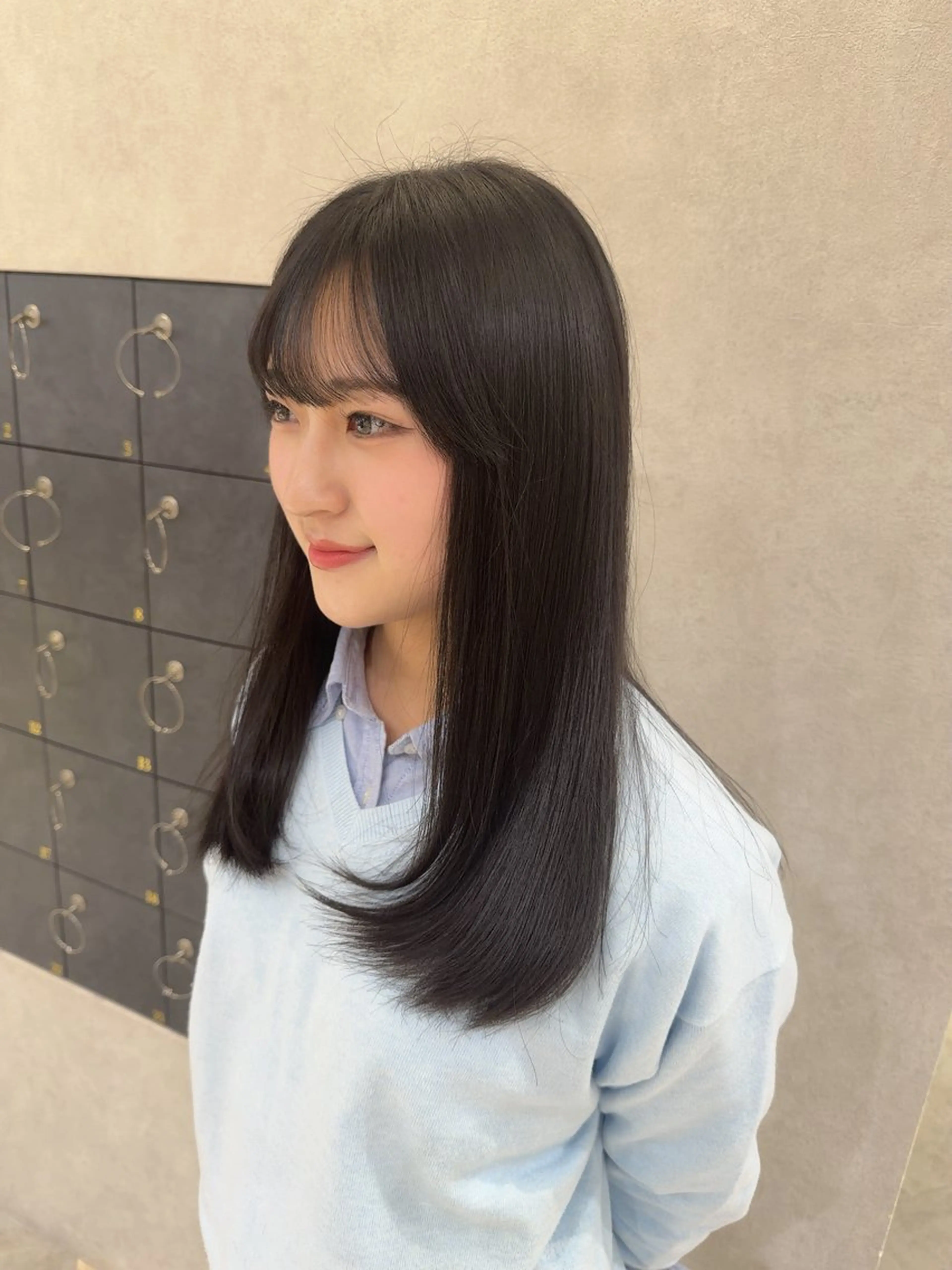 カラー 黒髪 前田 涼風のヘアスタイル