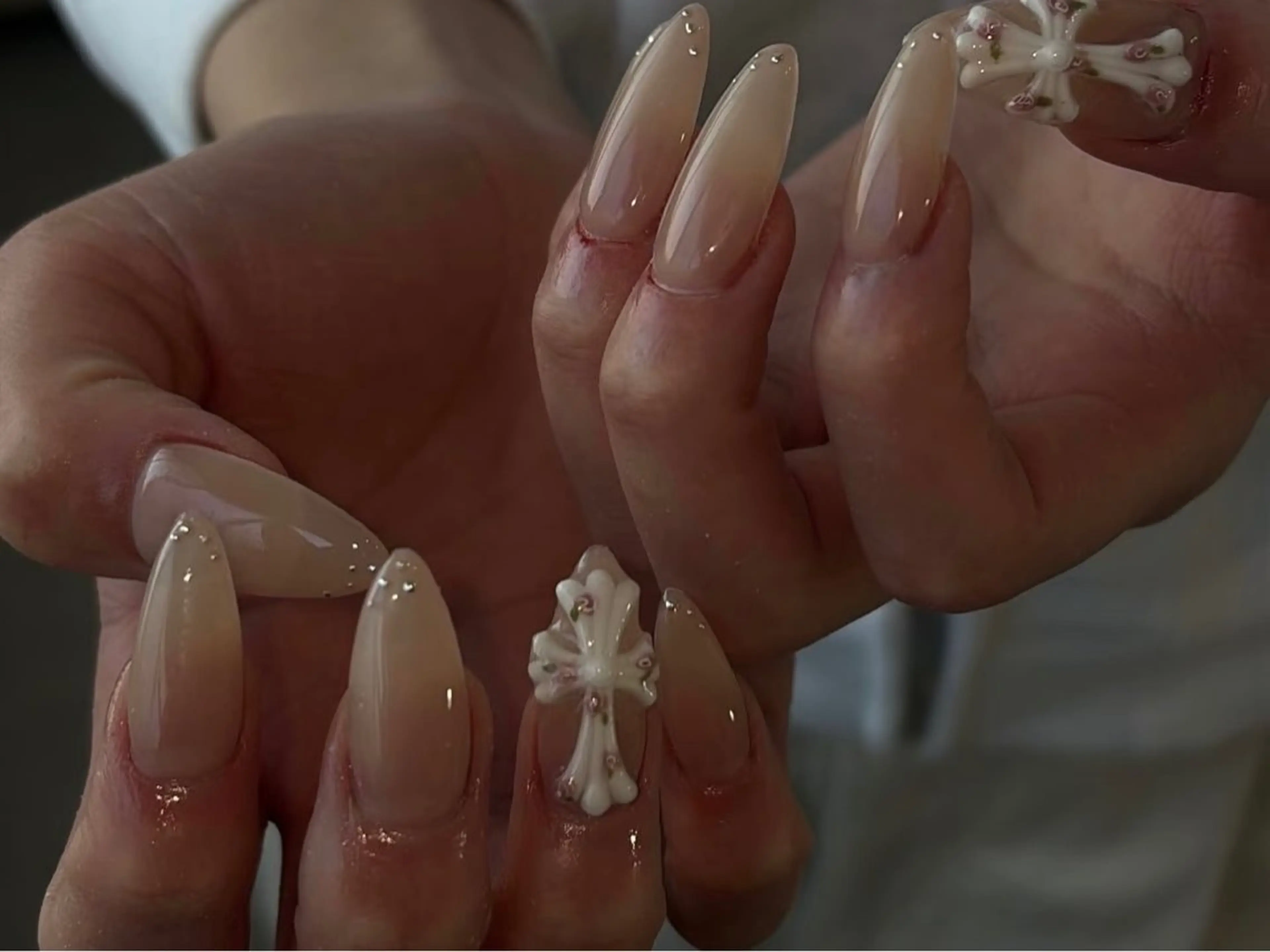 ネイル チークネイル フレンチネイル ジェルネイル ガーリー キラキラネイル ハンドネイル 高橋 雪のネイルデザイン