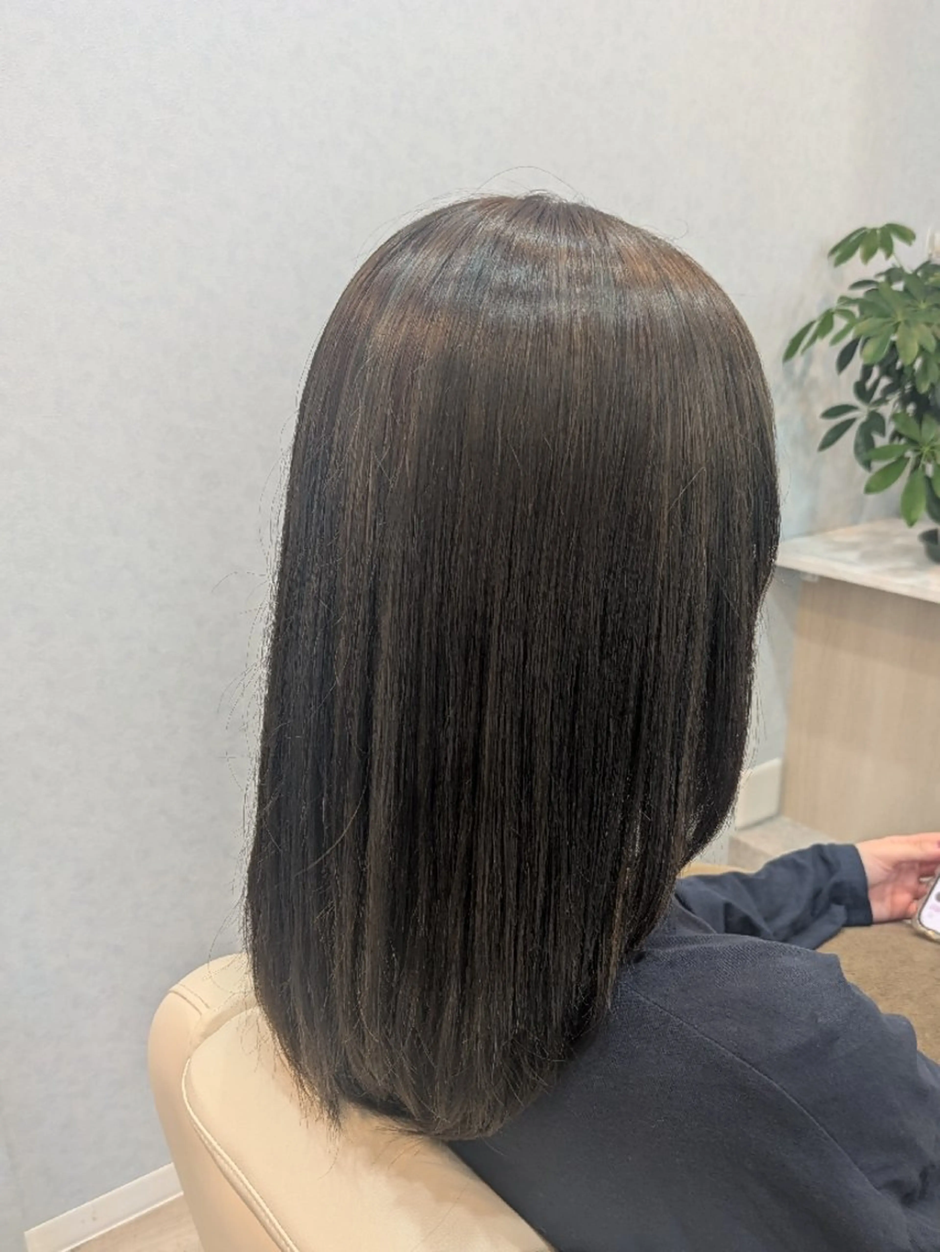 カラー ベージュカラー ブリーチ オリーブベージュ ヘアカラー 竹田 カホのヘアスタイル