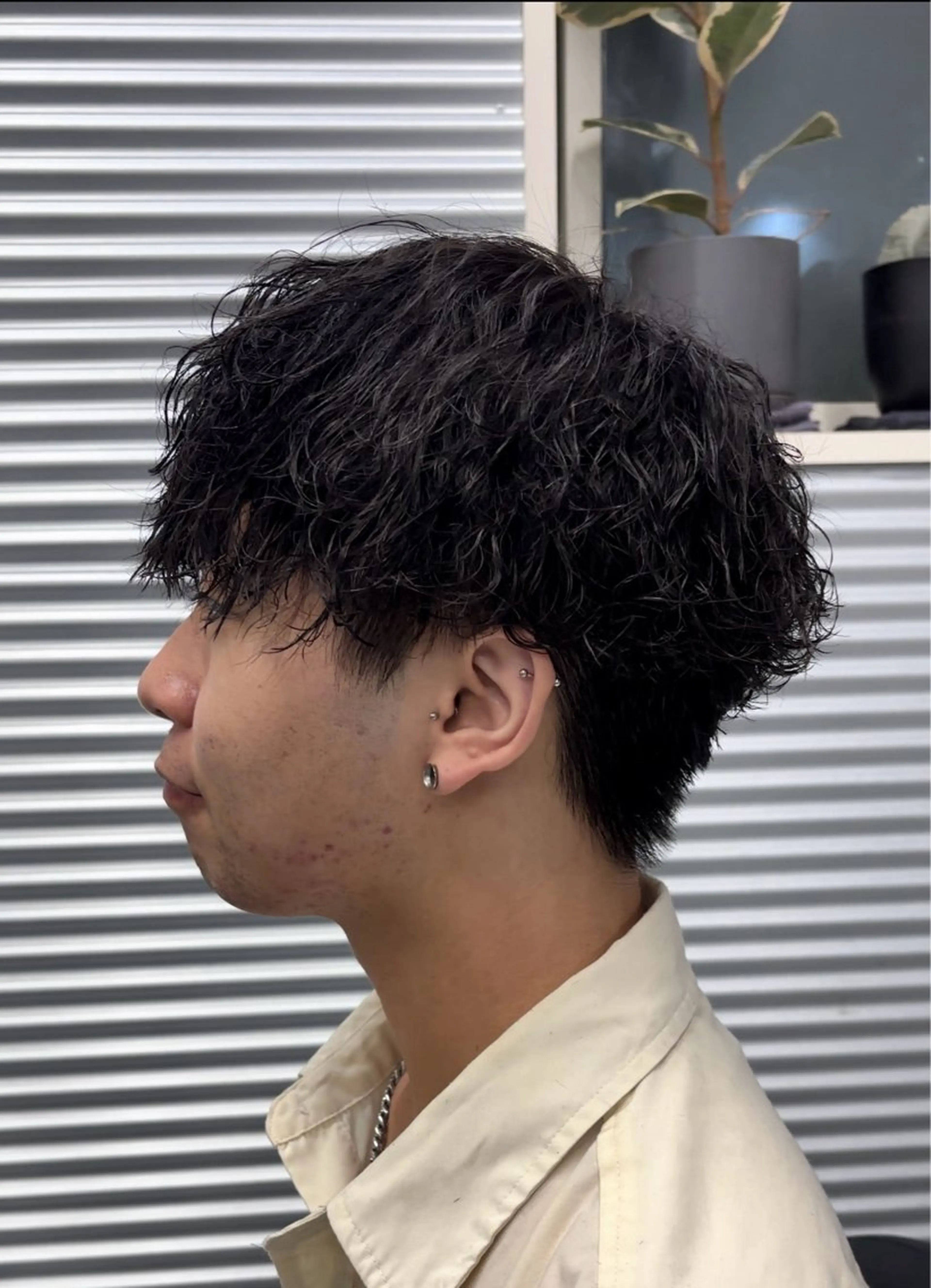パーマ メンズ マッシュ メンズパーマ 刈り上げ 波巻きパーマ 波巻き/ツイスパ/ 短髪/鈴木俊也のヘアスタイル