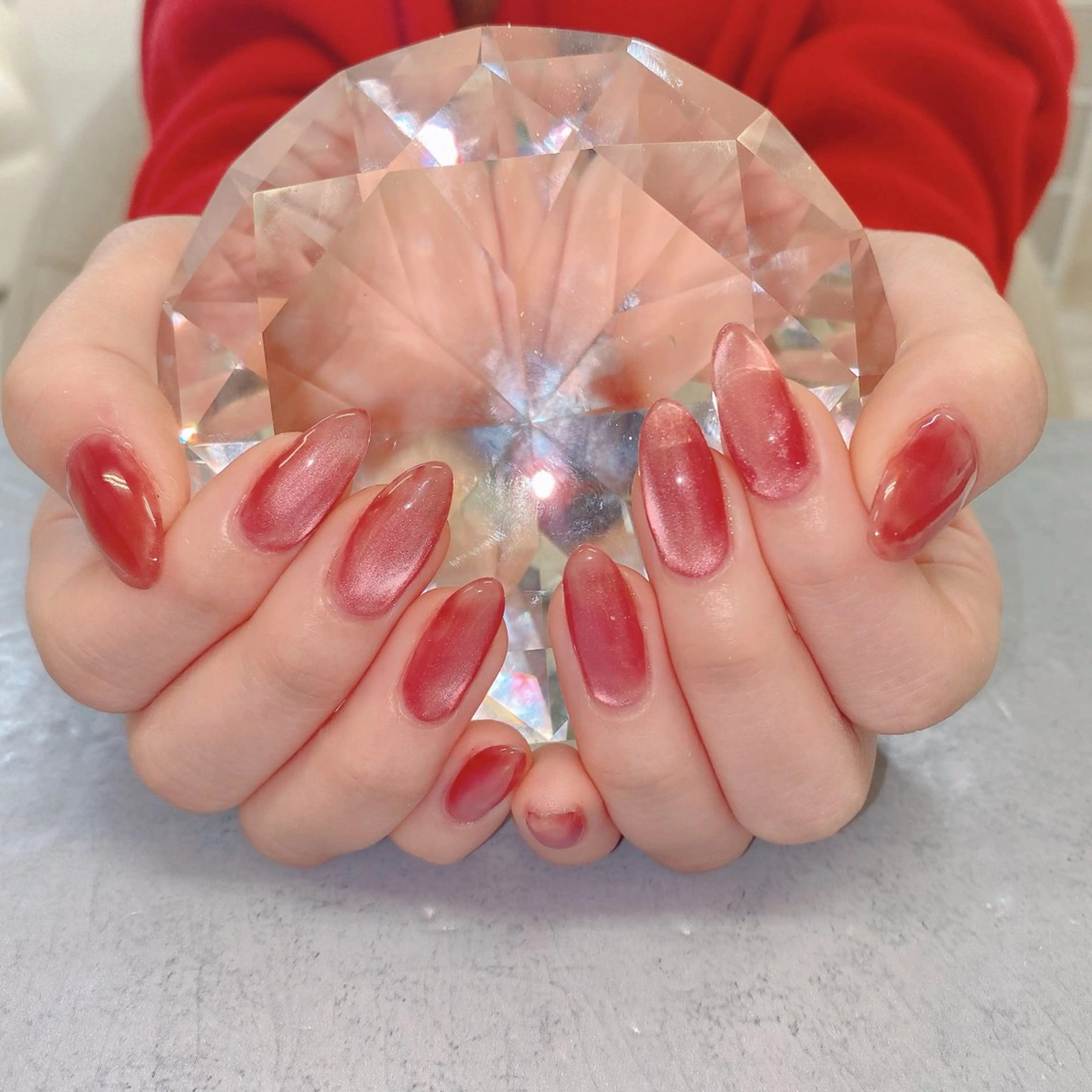 ネイル マグネットネイル 赤色 シンプルネイル ハンドネイル Milana （研修生メニュー）のネイルデザイン