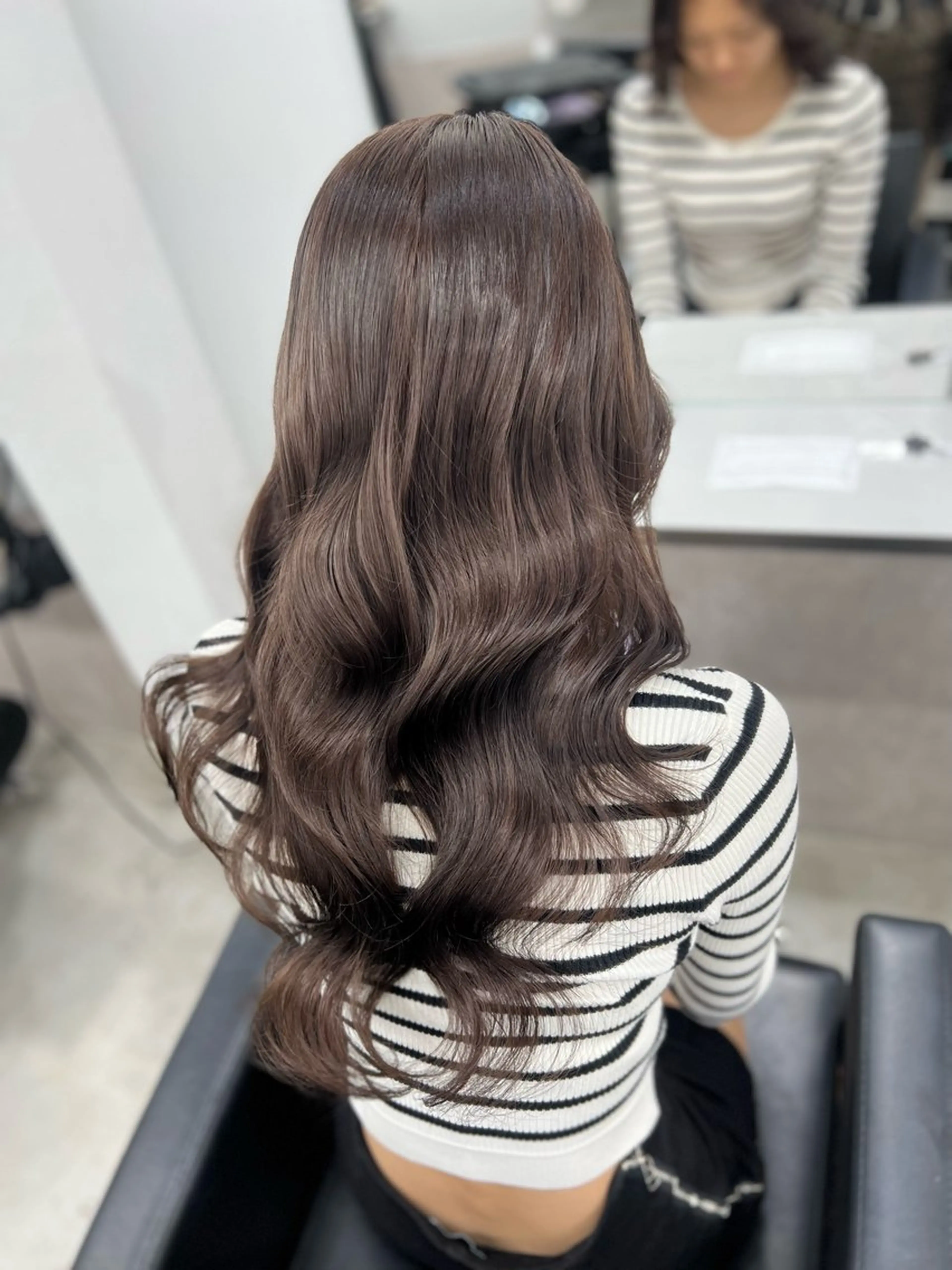 ロング ヘアカラー maya レイヤーカットのヘアスタイル