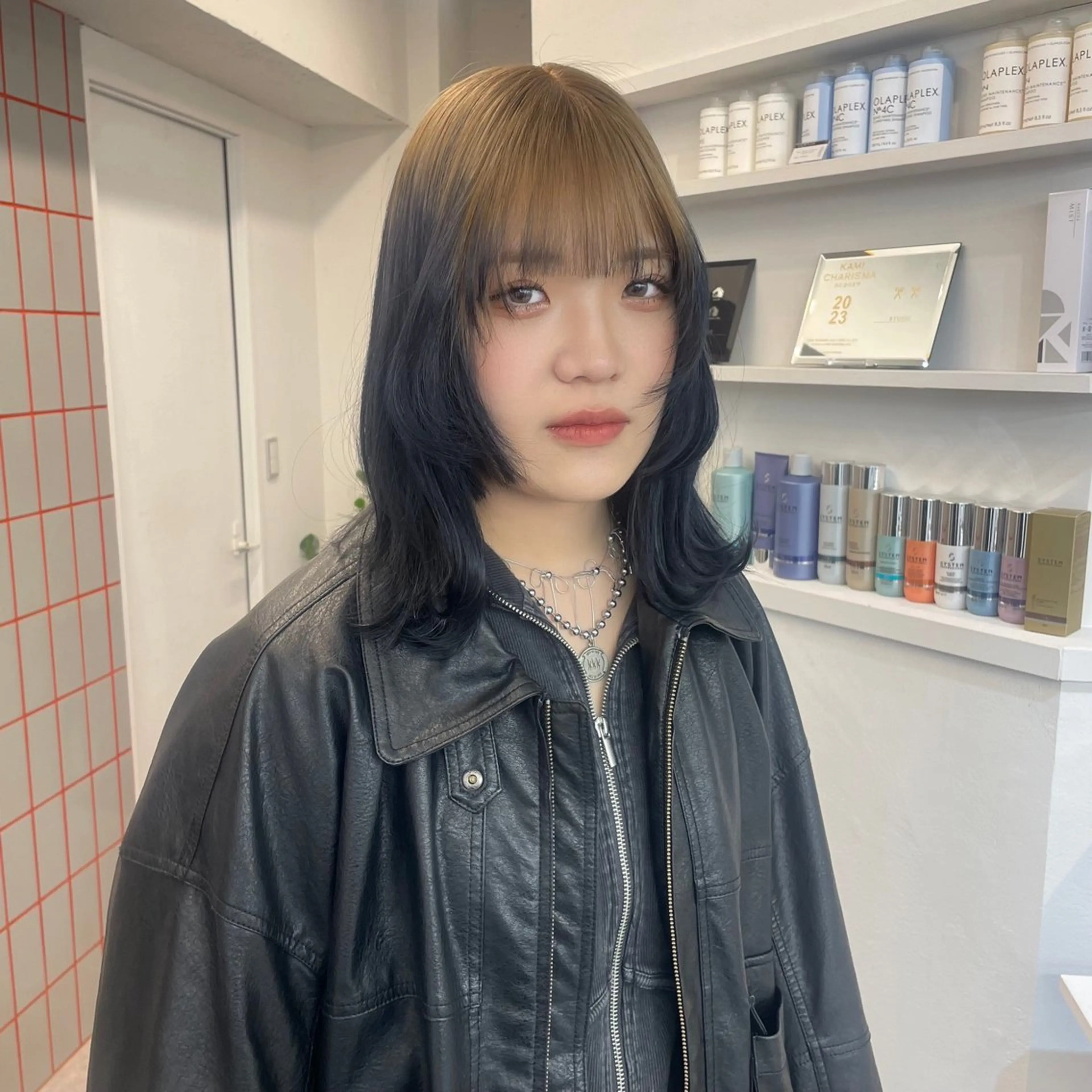 セミロング カラー ブリーチ デザインカラー ダブルカラー ヘアカラー PELE所属・ミルクティー/ピンク 🎀momo🎀のヘアスタイル