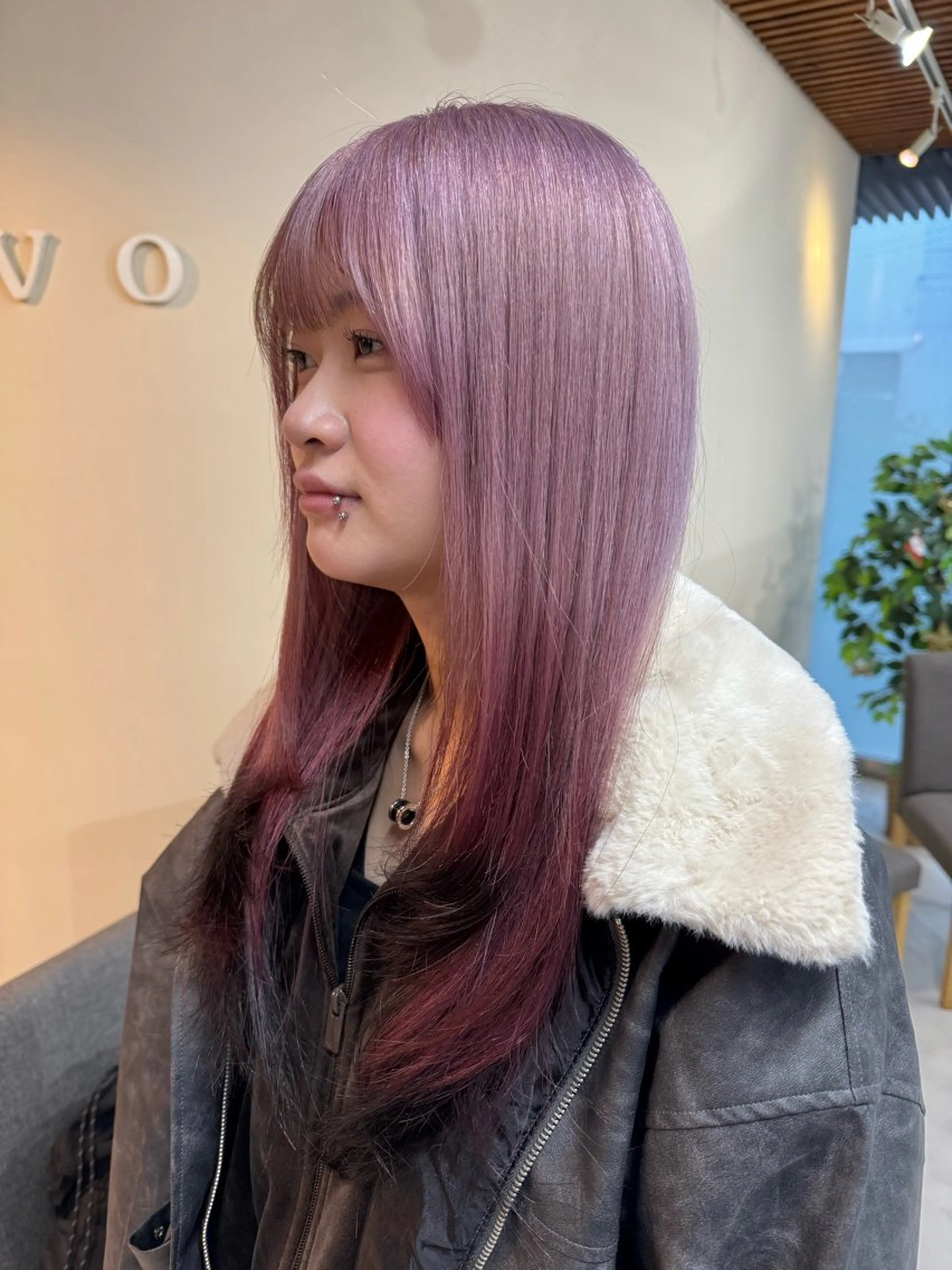 セミロング カラー ピンクカラー カット ヘアカラー ルーツ/ デザイン/ ハイトーン/おこのぎのヘアスタイル