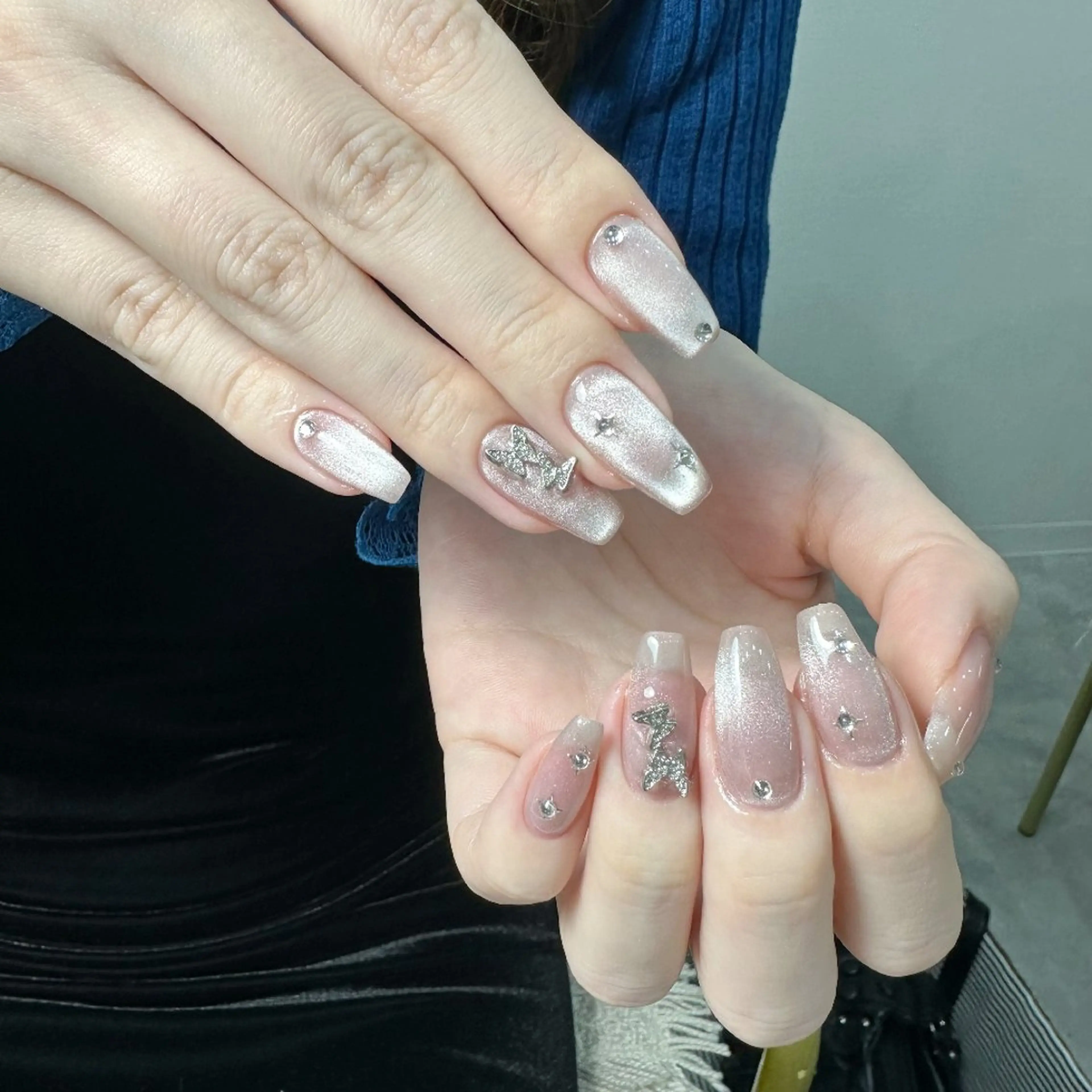 ネイル チークネイル フレンチネイル ジェルネイル ガラスフレンチ キラキラネイル ハンドネイル UM Nail Salonのネイルデザイン