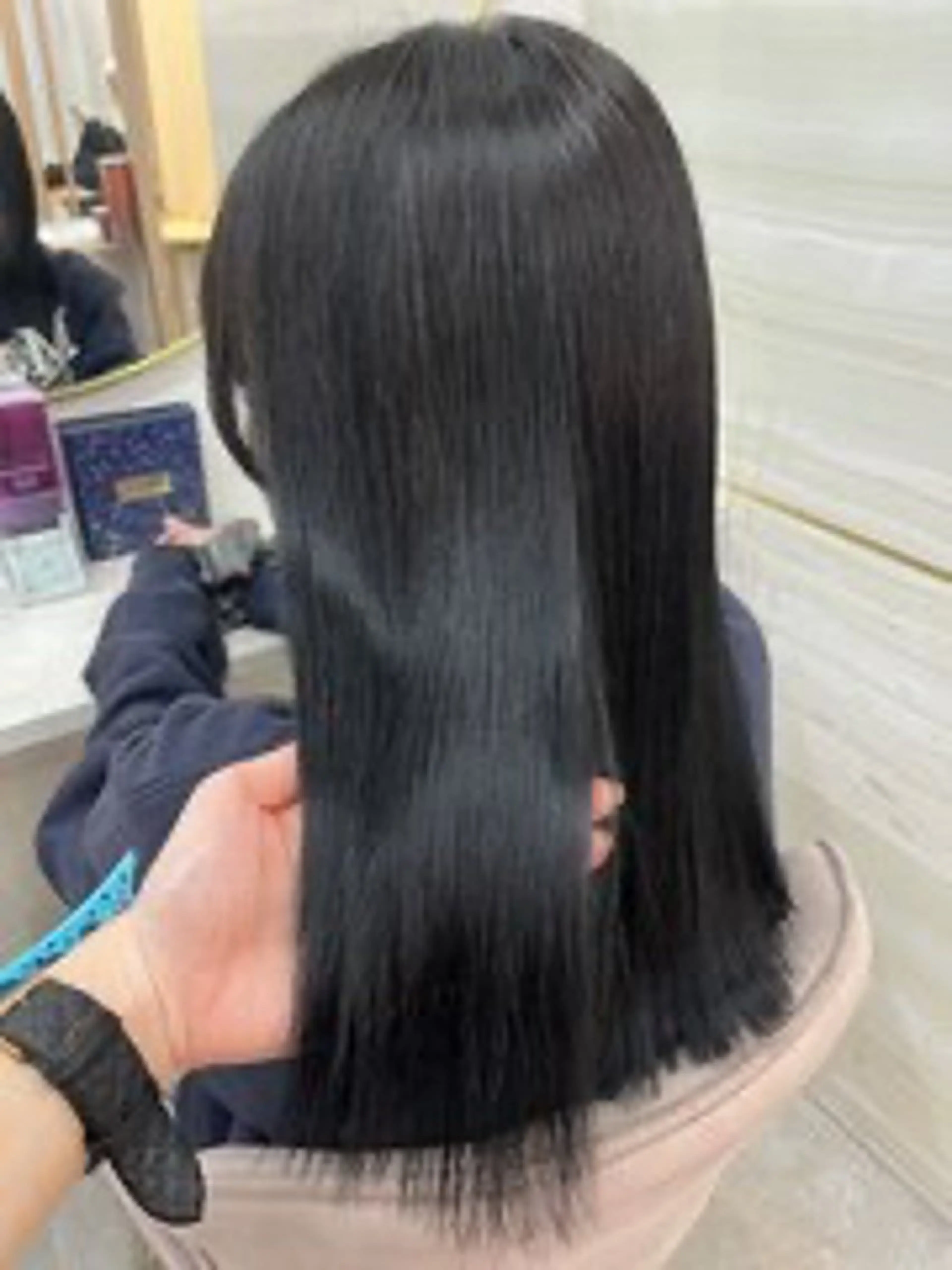 セミロング カラー elu あやね 🤍🫧カラーモデルのヘアスタイル