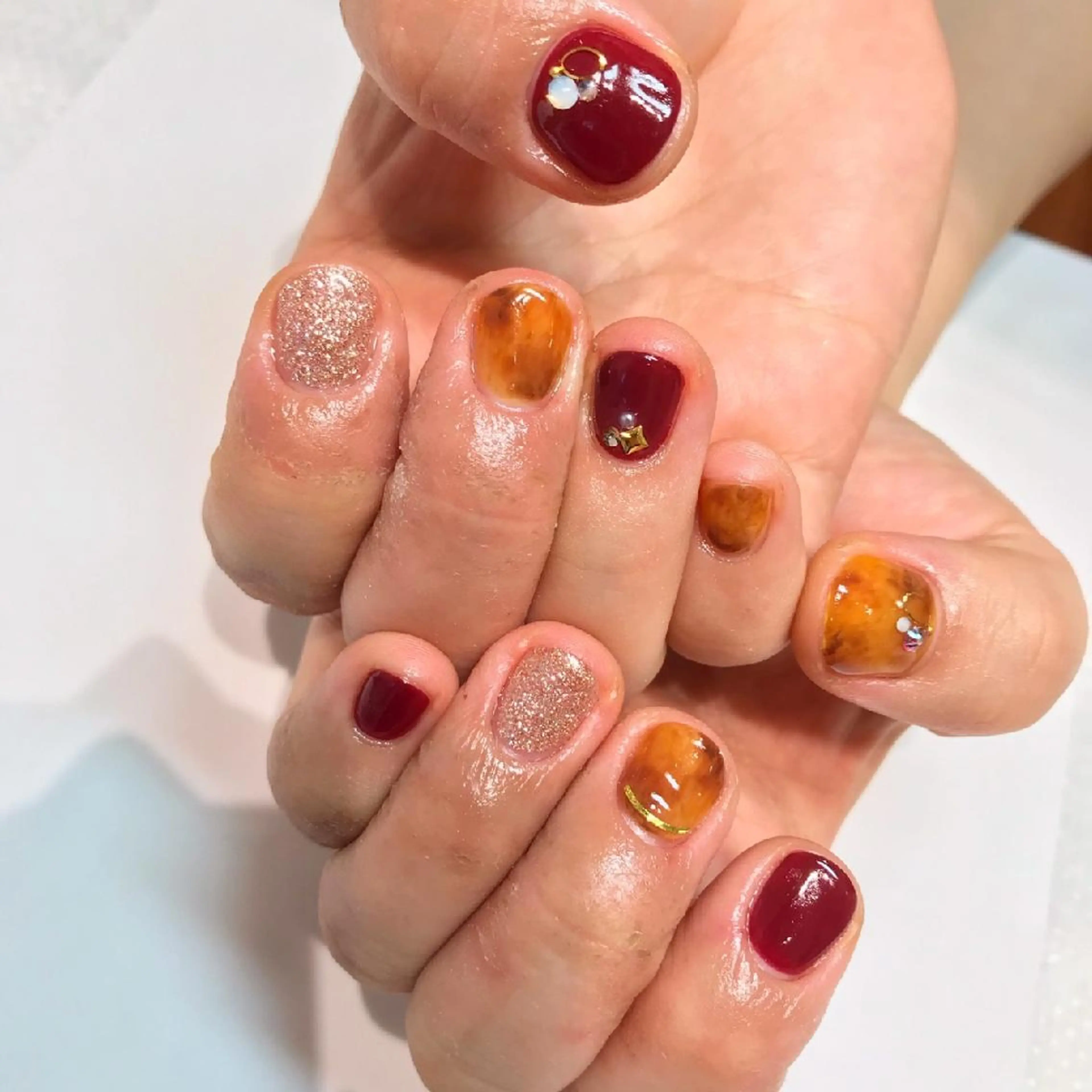 ネイル べっ甲ネイル ボルドー 吉井 ゆりのネイルデザイン