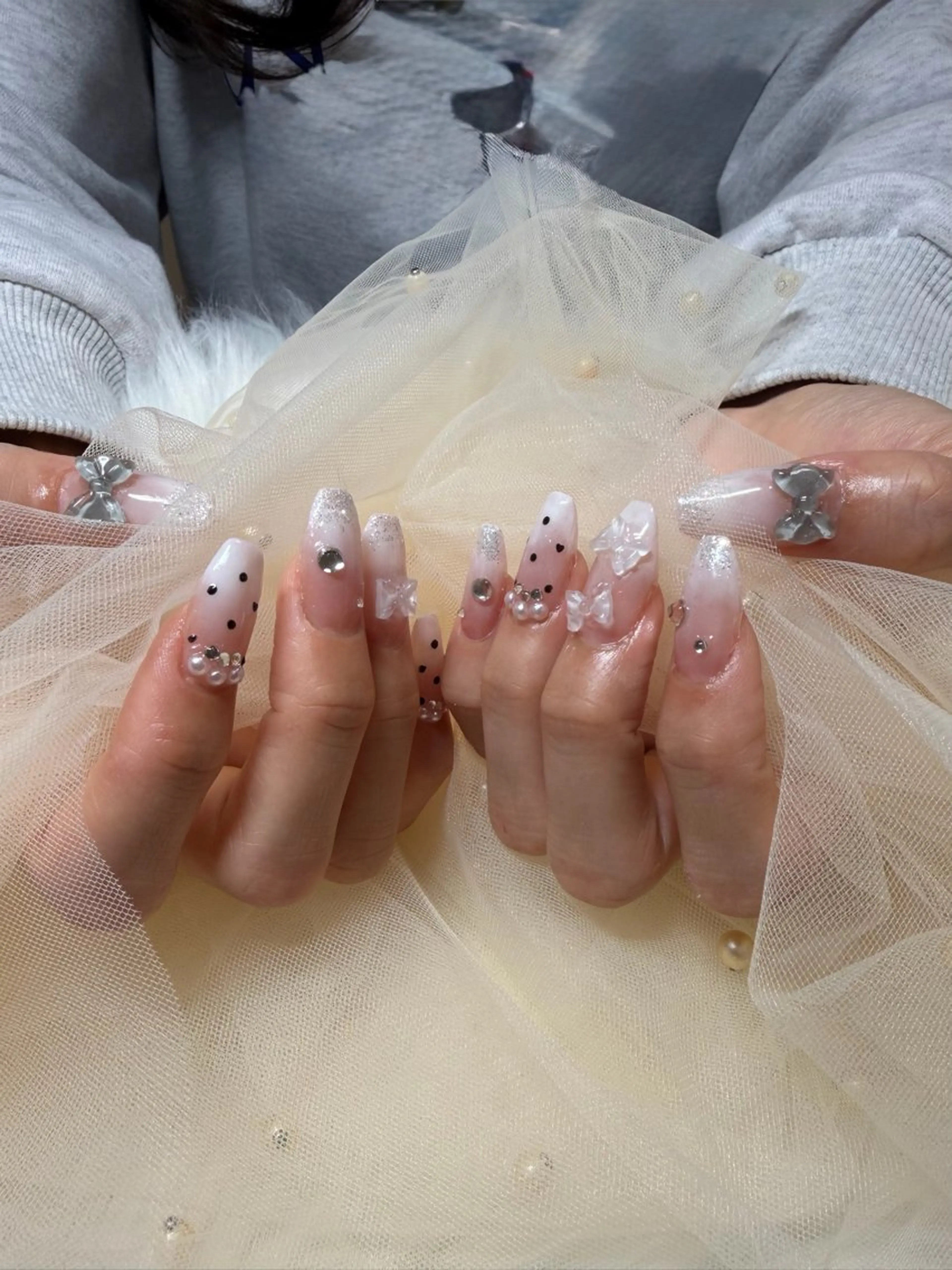 ネイル グラデーション キラキラネイル ラメ(グリッター) ラメグラデーション リボン nail salon Lapin所属・Lapin MIZUのネイルデザイン