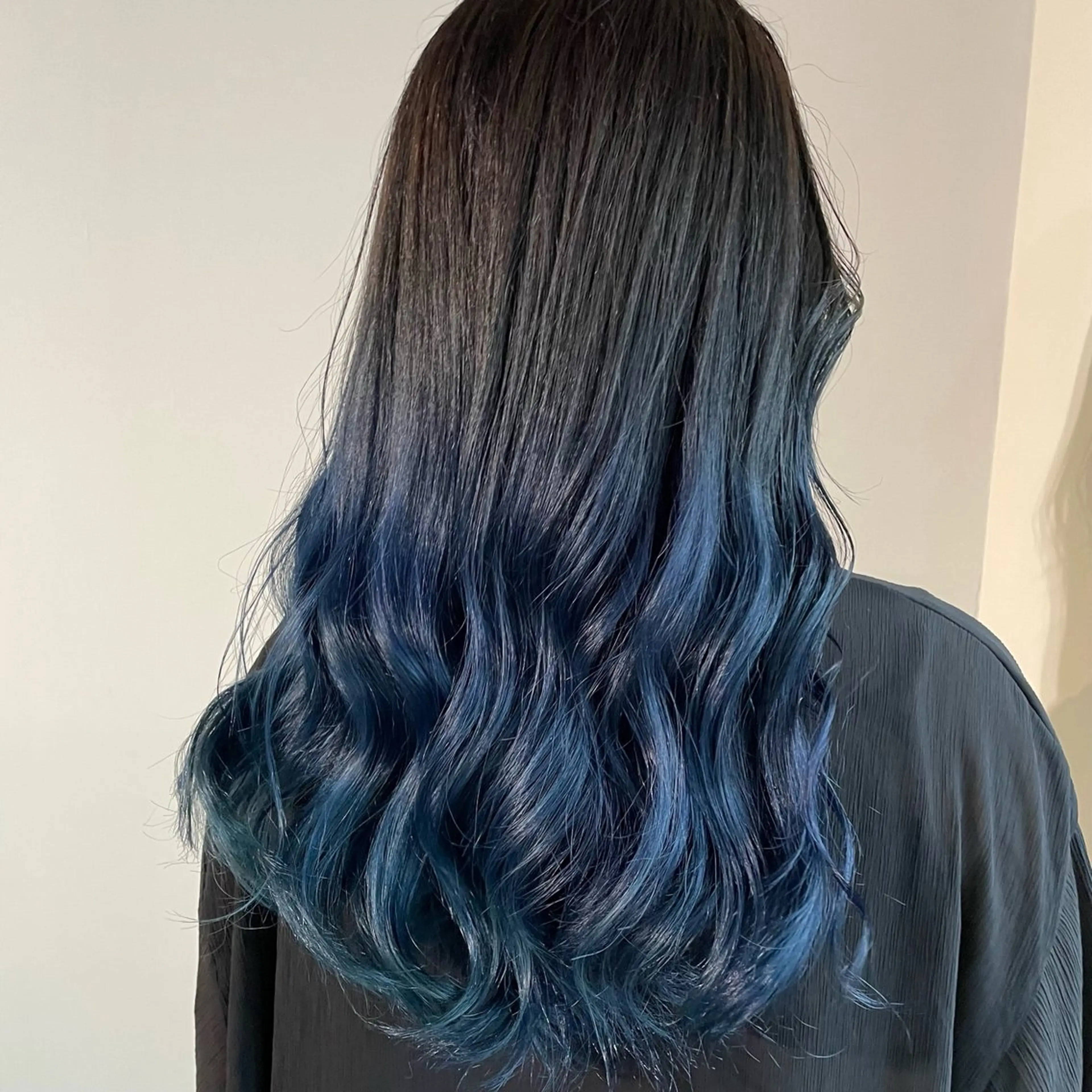 ロング カラー ブリーチ ケアブリーチ イヤリングカラー グラデーションカラー ハイトーンカラー カット ヘアカラー トリートメント ☀️Luana☀️ 公式/大通のヘアスタイル