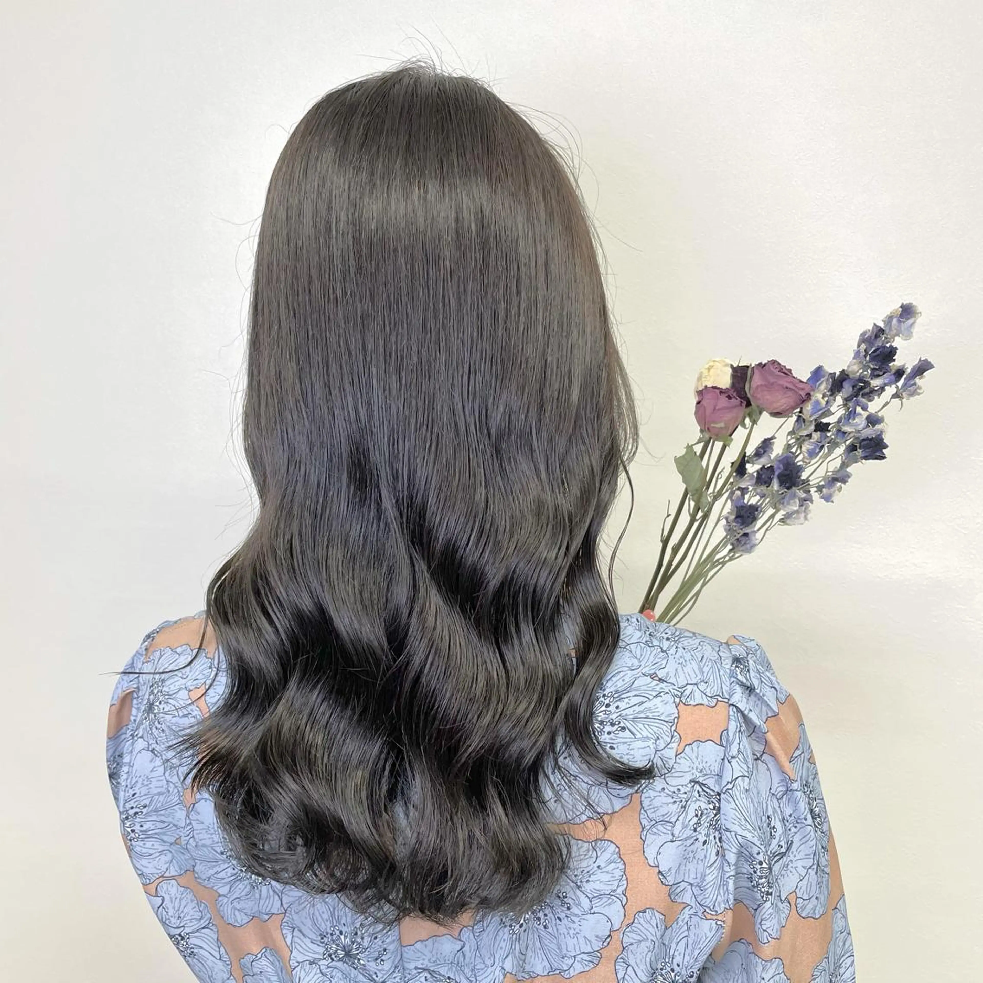 セミロング カラー 肌に馴染む暗髪 梅田・増田のヘアスタイル