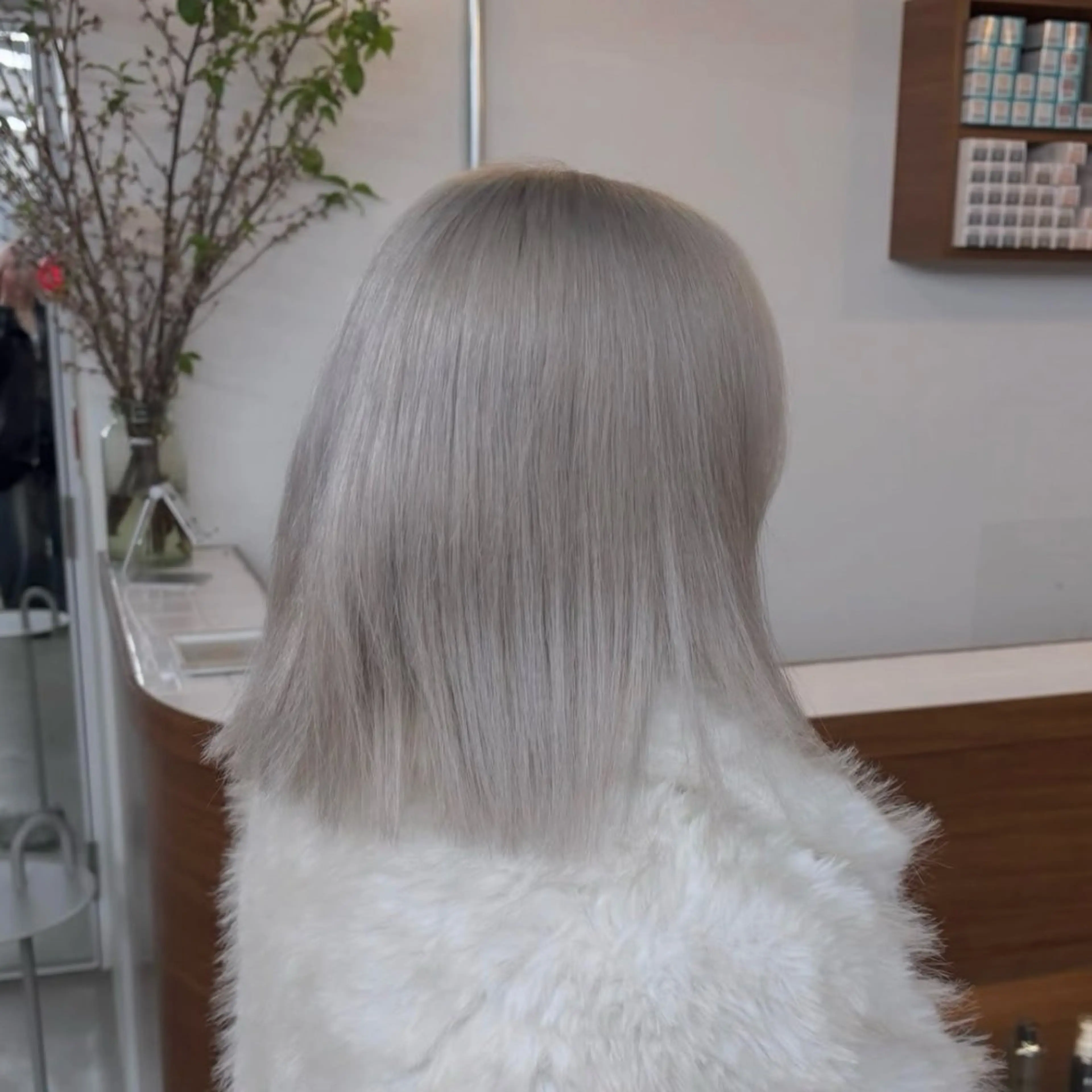 ミディアム カラー シルバー ホワイトシルバー ヘアカラー 🐰aina/ ミルクティー/ピンクのヘアスタイル