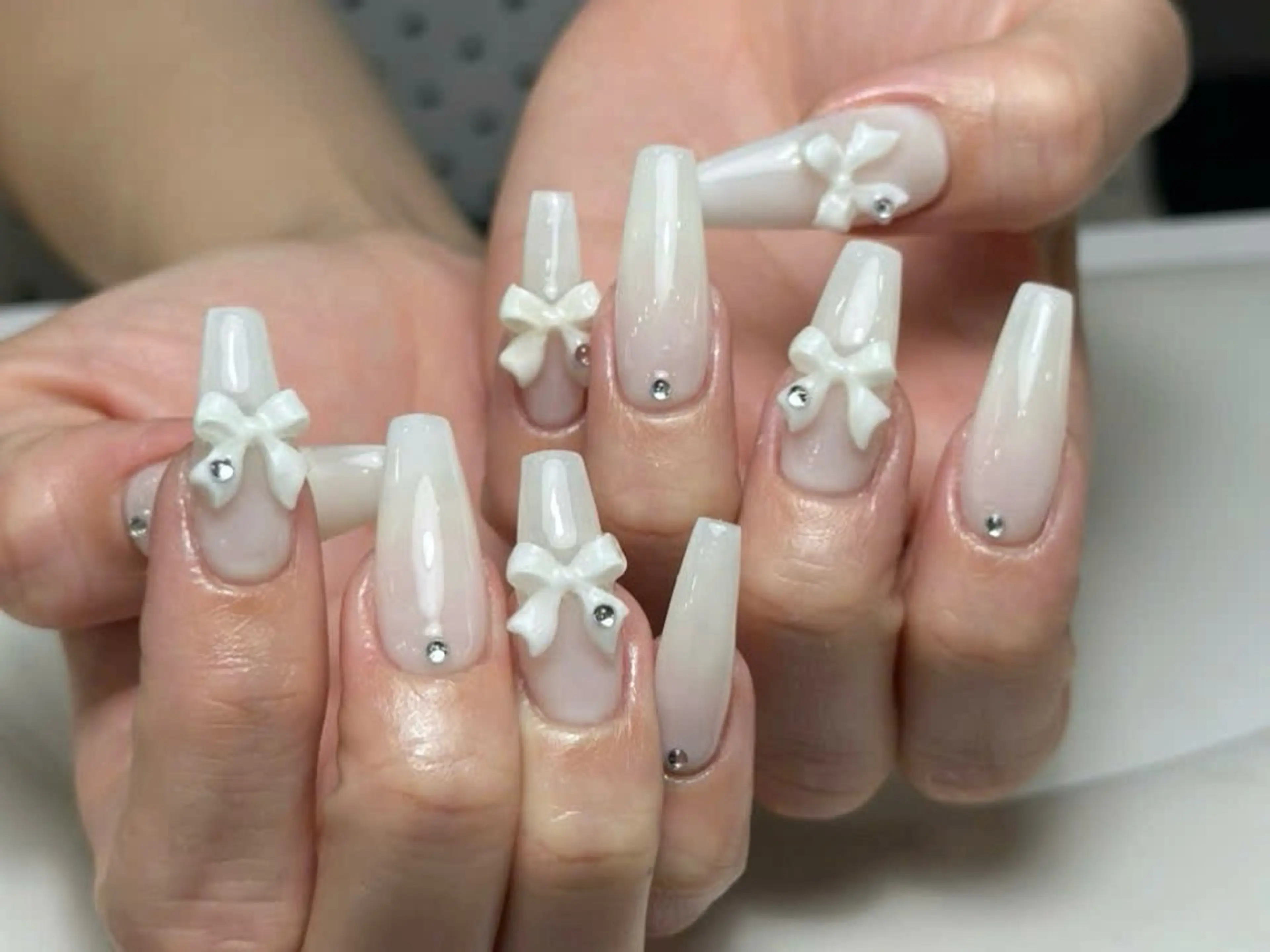 ネイル アートネイル オーロラネイル フレンチネイル ジェルネイル グラデーション ハンドネイル Luci Nailのネイルデザイン