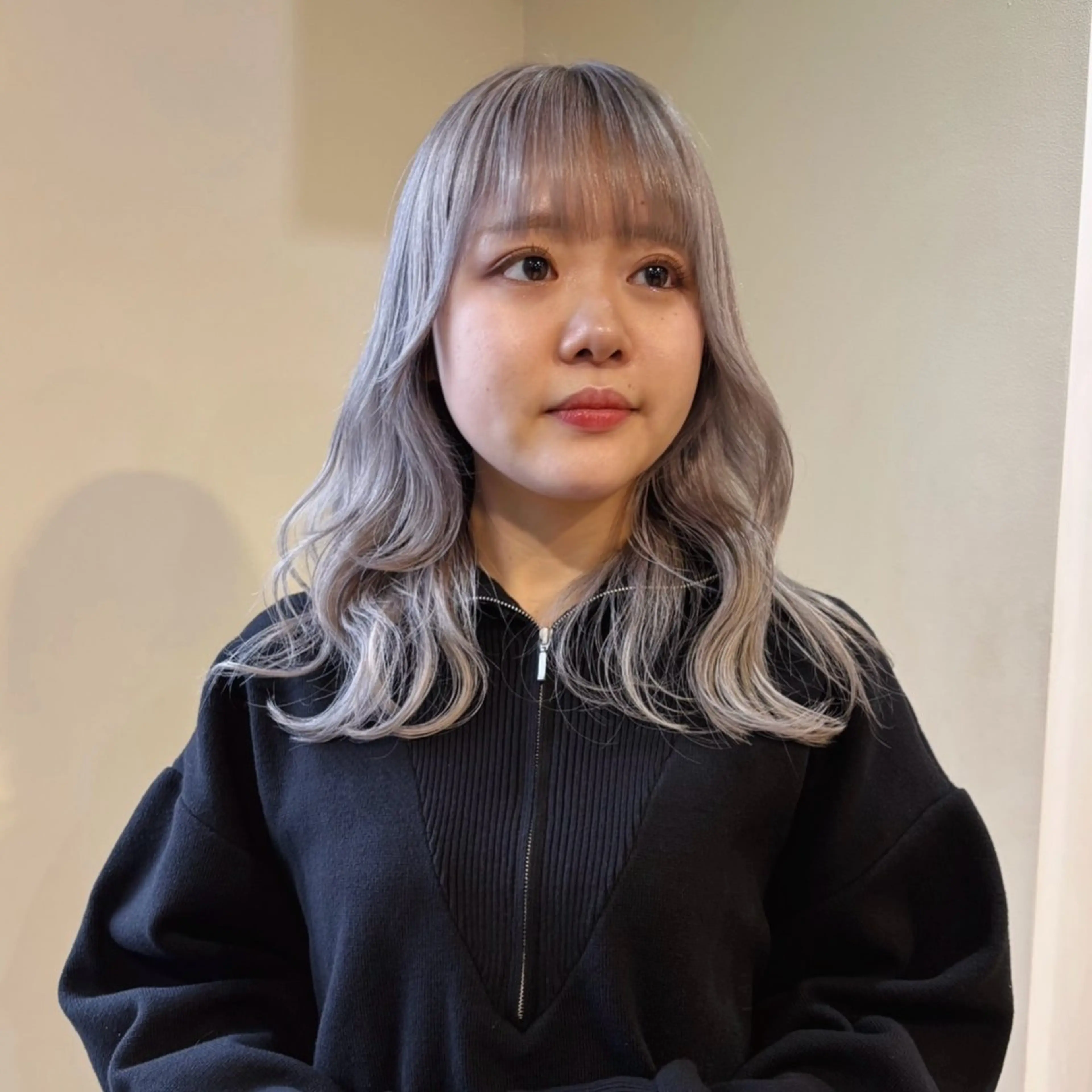 ミディアム カラー ブリーチ ケアブリーチ ダブルカラー ハイトーンカラー シルバー ブリーチなしベージュ カラー✨Takeのヘアスタイル