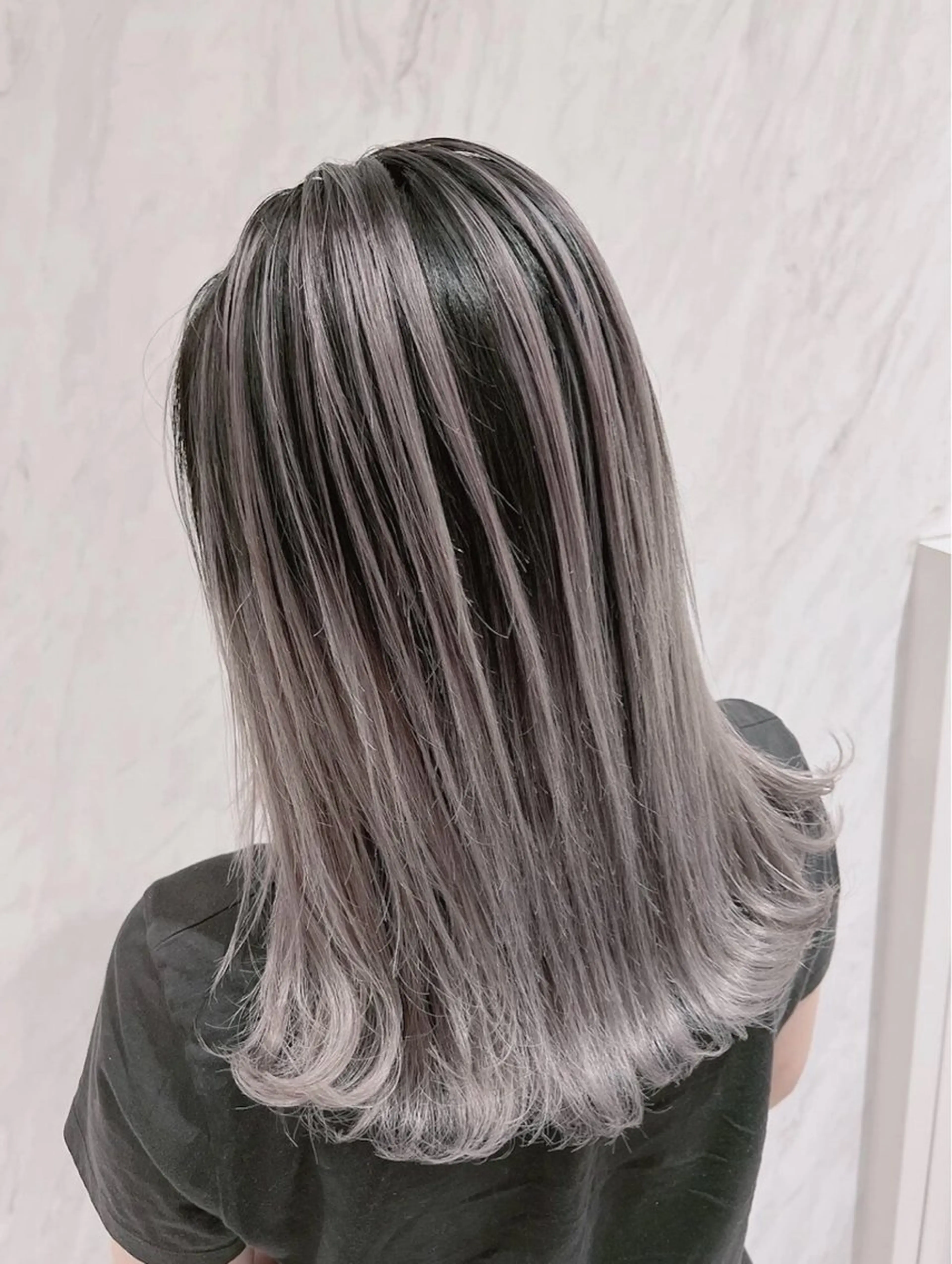 ミディアム レイヤーカット レイヤー 艶々カラーのヘアスタイル