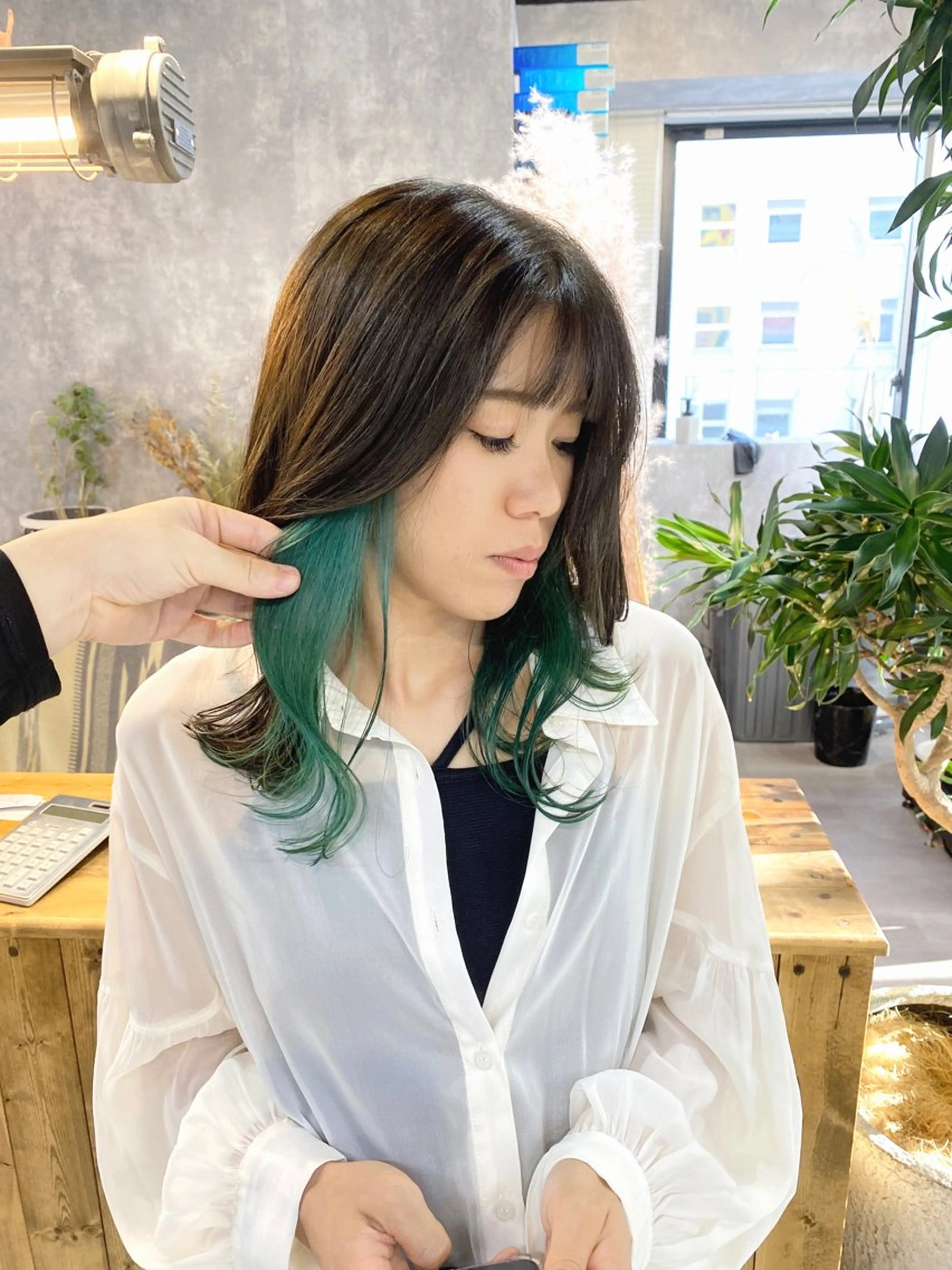 セミロング アッシュ アッシュブラック ボブ 髪質改善 韓国風ヘア 【.ico】心斎橋/ ウルフ/飛田ゆうきのヘアスタイル