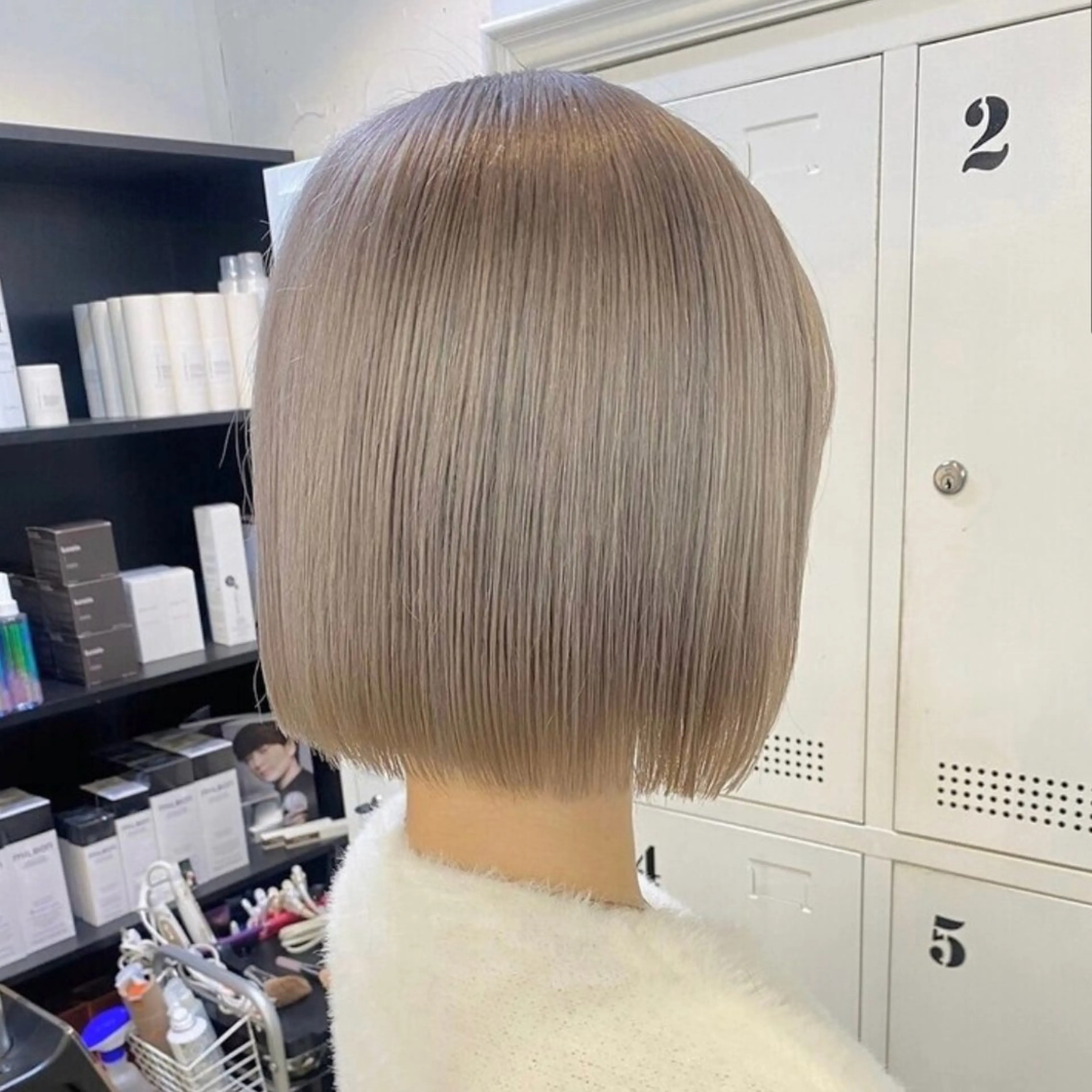 ショート カラー ブリーチカラー×艶 🍨mihoのヘアスタイル